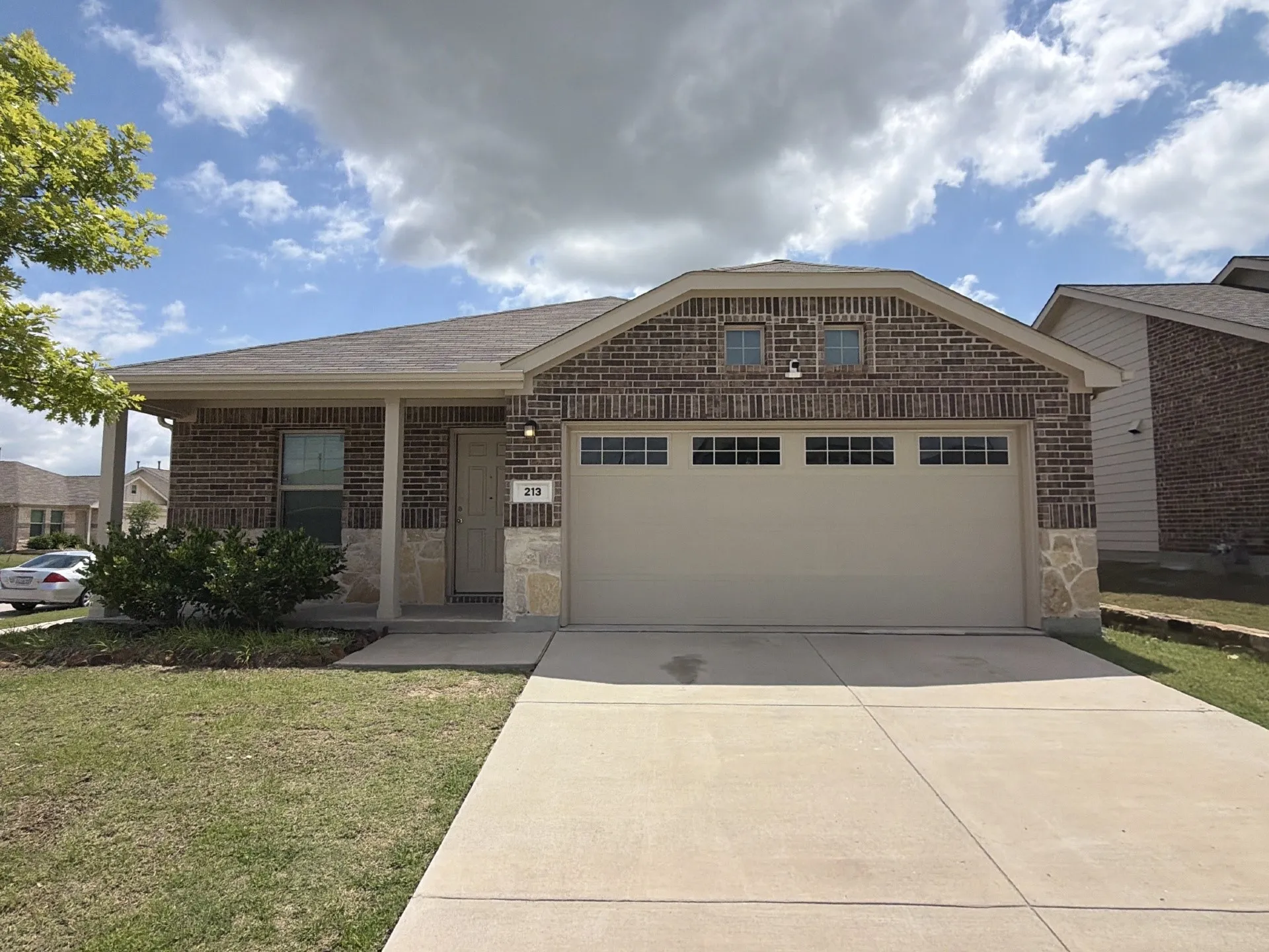 Single Family Residence For Rent in Tarrant County , 213 Anvil Drive, Fort Worth, Texas 76052, 3 Bedroom, 2 Bathroom, 2 Garage spaces, 1,570 Sqft, built in 2020, mls#21367925, Real Estate Agent in Fort Worth, Homes For Rent in Tarrant county, Homes For Rent in Fort Worth, Realtor in Fort Worth Texas, Real Estate Brokerage Independent Realty Texas, Luminita Cordes Realtor