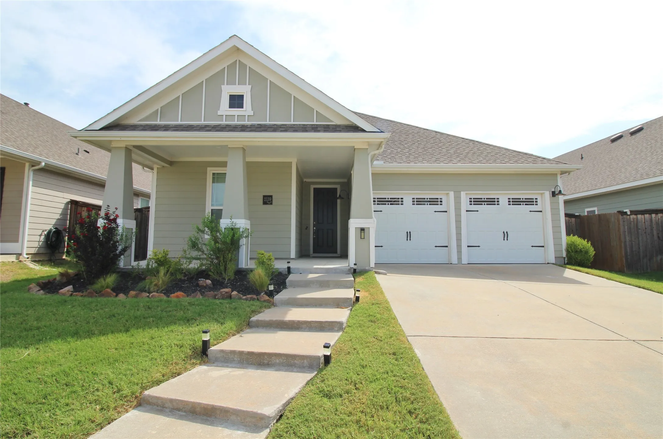 Single Family Residence For Rent in Rockwall County , 2139 Mossbrook Drive, Royse City, Texas 75189, 3 Bedroom, 2 Bathroom, 2 Garage spaces, 1,490 Sqft, built in 2019, mls#21367927, Real Estate Agent in Royse City, Homes For Rent in Rockwall county, Homes For Rent in Royse City, Realtor in Royse City Texas, Real Estate Brokerage Independent Realty Texas, Luminita Cordes Realtor