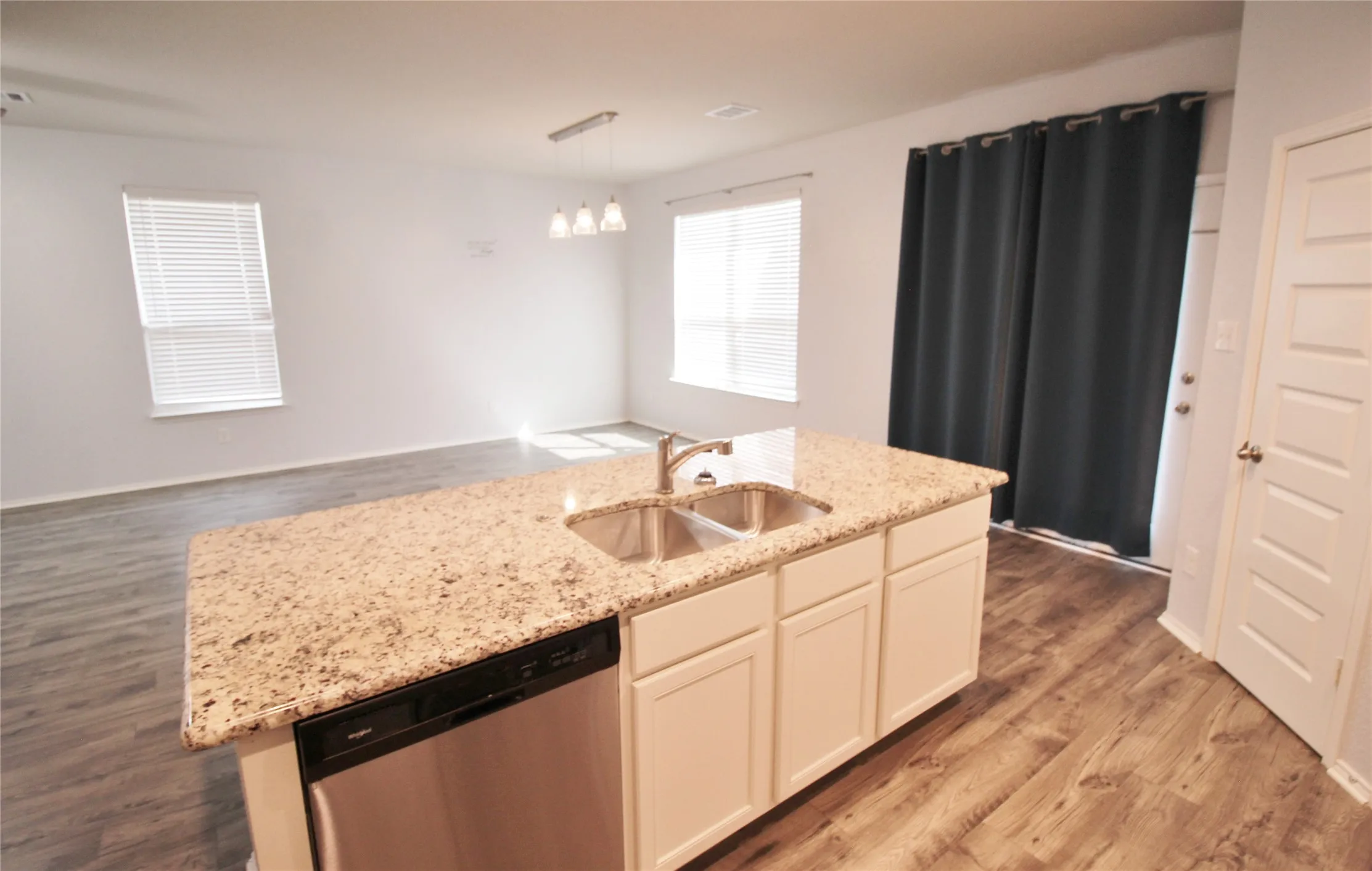 Single Family Residence For Rent in Rockwall County , 2139 Mossbrook Drive, Royse City, Texas 75189, 3 Bedroom, 2 Bathroom, 2 Garage spaces, 1,490 Sqft, built in 2019, mls#21367927, Real Estate Agent in Royse City, Homes For Rent in Rockwall county, Homes For Rent in Royse City, Realtor in Royse City Texas, Real Estate Brokerage Independent Realty Texas, Luminita Cordes Realtor