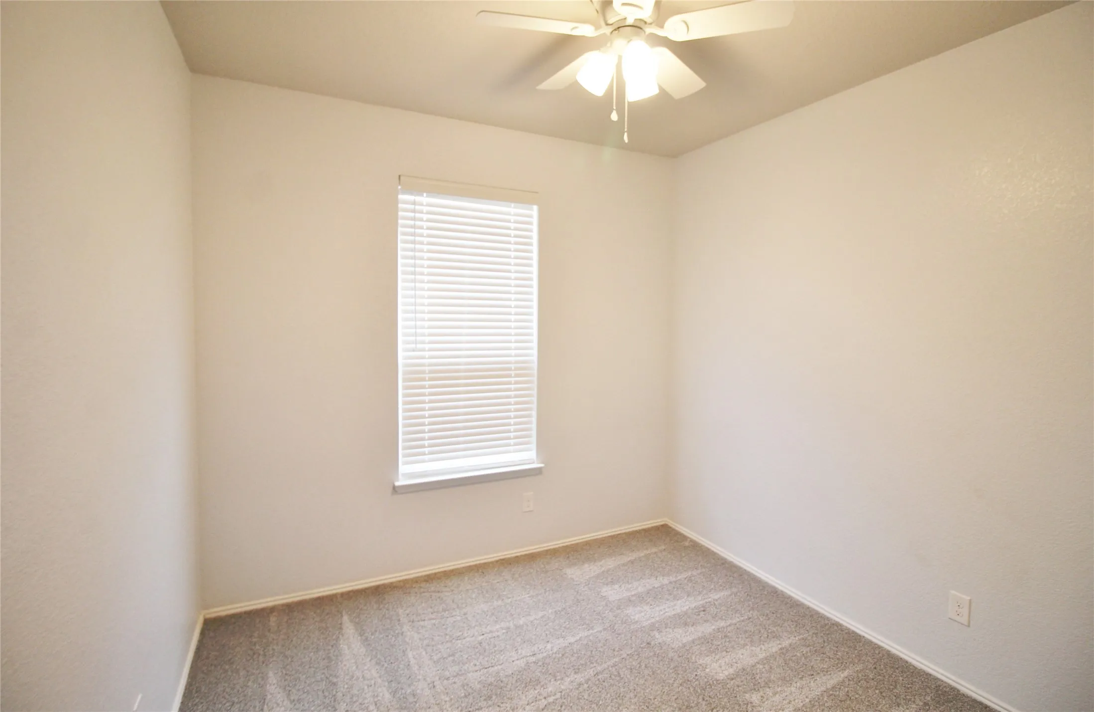 Single Family Residence For Rent in Rockwall County , 2139 Mossbrook Drive, Royse City, Texas 75189, 3 Bedroom, 2 Bathroom, 2 Garage spaces, 1,490 Sqft, built in 2019, mls#21367927, Real Estate Agent in Royse City, Homes For Rent in Rockwall county, Homes For Rent in Royse City, Realtor in Royse City Texas, Real Estate Brokerage Independent Realty Texas, Luminita Cordes Realtor