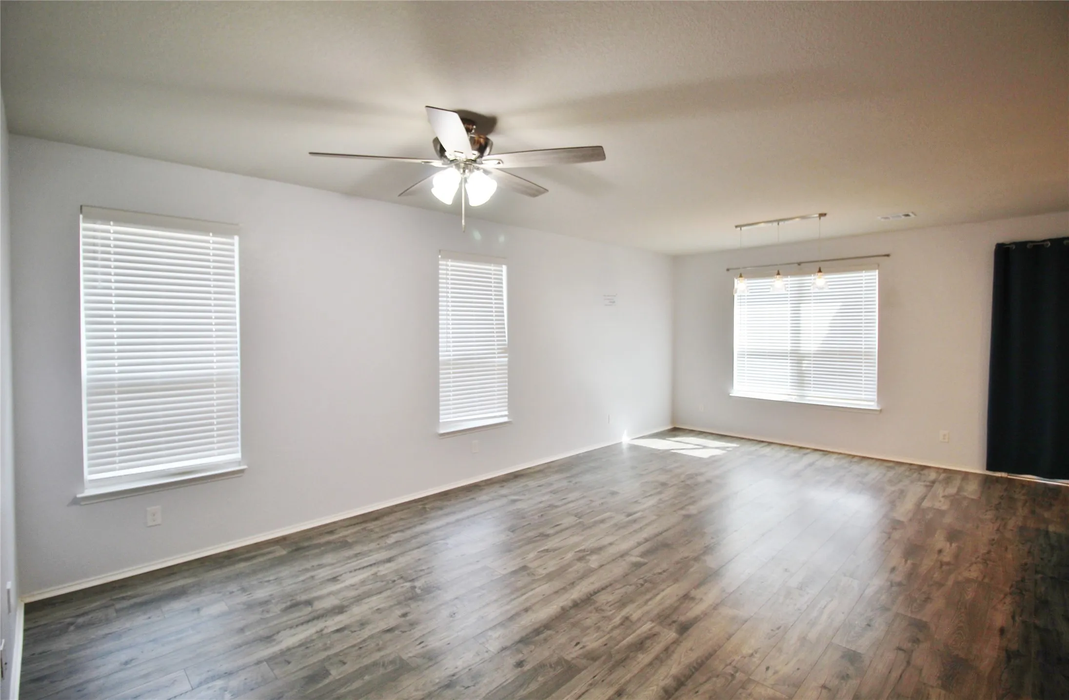 Single Family Residence For Rent in Rockwall County , 2139 Mossbrook Drive, Royse City, Texas 75189, 3 Bedroom, 2 Bathroom, 2 Garage spaces, 1,490 Sqft, built in 2019, mls#21367927, Real Estate Agent in Royse City, Homes For Rent in Rockwall county, Homes For Rent in Royse City, Realtor in Royse City Texas, Real Estate Brokerage Independent Realty Texas, Luminita Cordes Realtor
