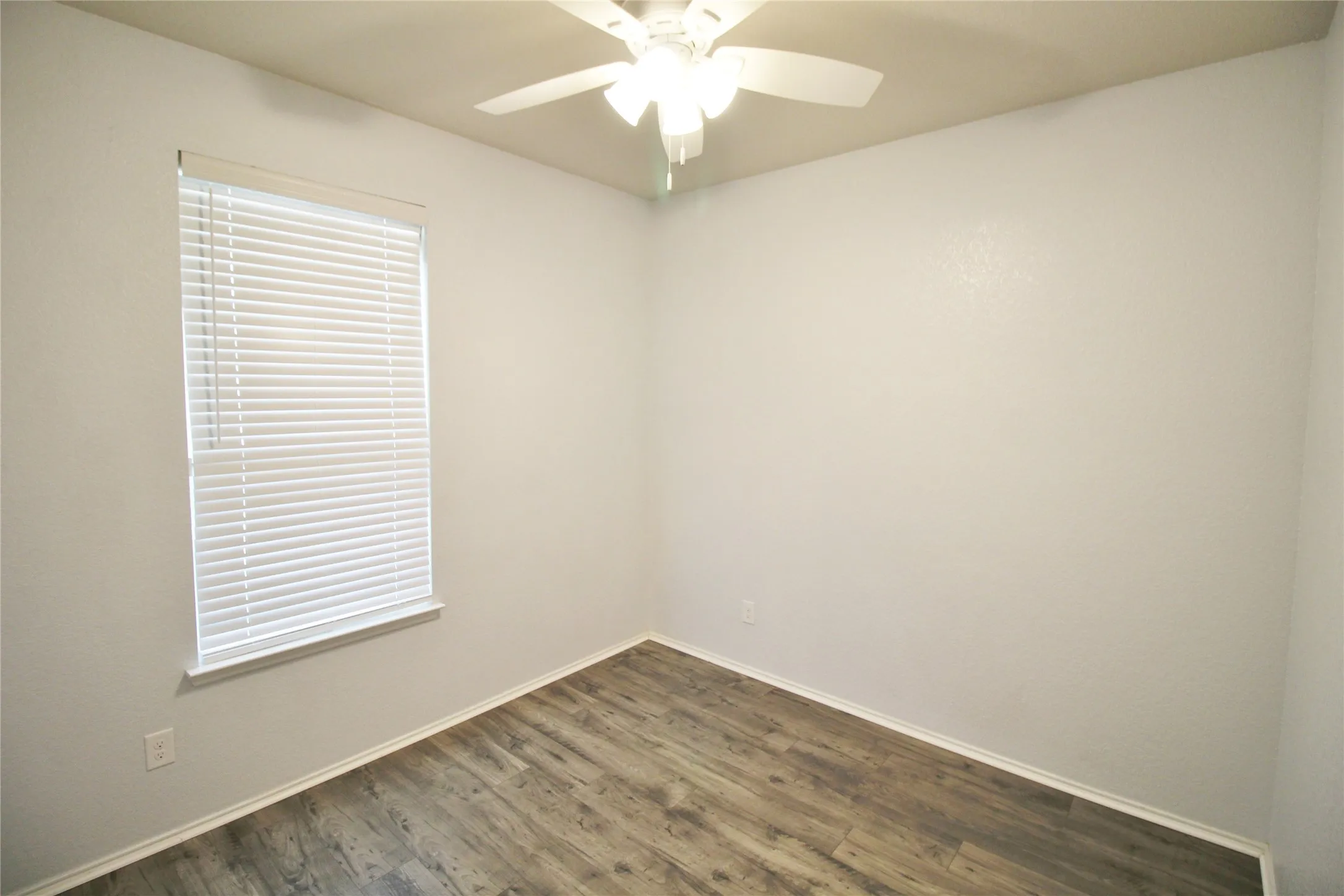 Single Family Residence For Rent in Rockwall County , 2139 Mossbrook Drive, Royse City, Texas 75189, 3 Bedroom, 2 Bathroom, 2 Garage spaces, 1,490 Sqft, built in 2019, mls#21367927, Real Estate Agent in Royse City, Homes For Rent in Rockwall county, Homes For Rent in Royse City, Realtor in Royse City Texas, Real Estate Brokerage Independent Realty Texas, Luminita Cordes Realtor