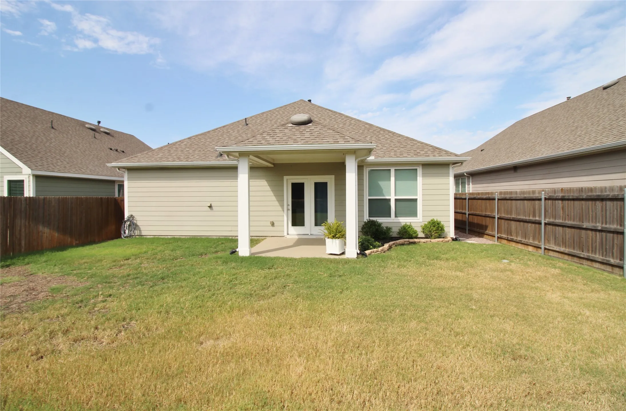 Single Family Residence For Rent in Rockwall County , 2139 Mossbrook Drive, Royse City, Texas 75189, 3 Bedroom, 2 Bathroom, 2 Garage spaces, 1,490 Sqft, built in 2019, mls#21367927, Real Estate Agent in Royse City, Homes For Rent in Rockwall county, Homes For Rent in Royse City, Realtor in Royse City Texas, Real Estate Brokerage Independent Realty Texas, Luminita Cordes Realtor