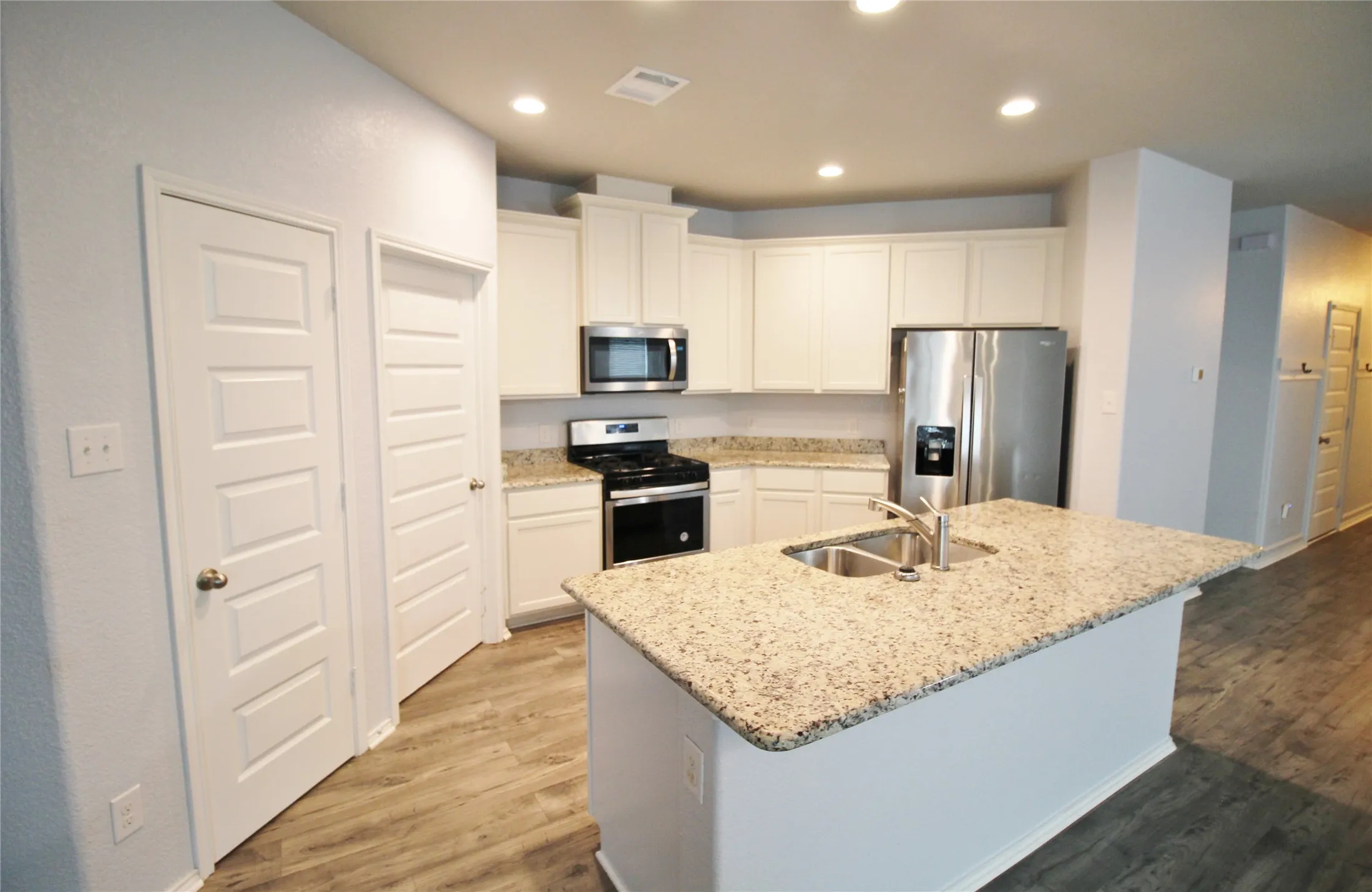 Single Family Residence For Rent in Rockwall County , 2139 Mossbrook Drive, Royse City, Texas 75189, 3 Bedroom, 2 Bathroom, 2 Garage spaces, 1,490 Sqft, built in 2019, mls#21367927, Real Estate Agent in Royse City, Homes For Rent in Rockwall county, Homes For Rent in Royse City, Realtor in Royse City Texas, Real Estate Brokerage Independent Realty Texas, Luminita Cordes Realtor