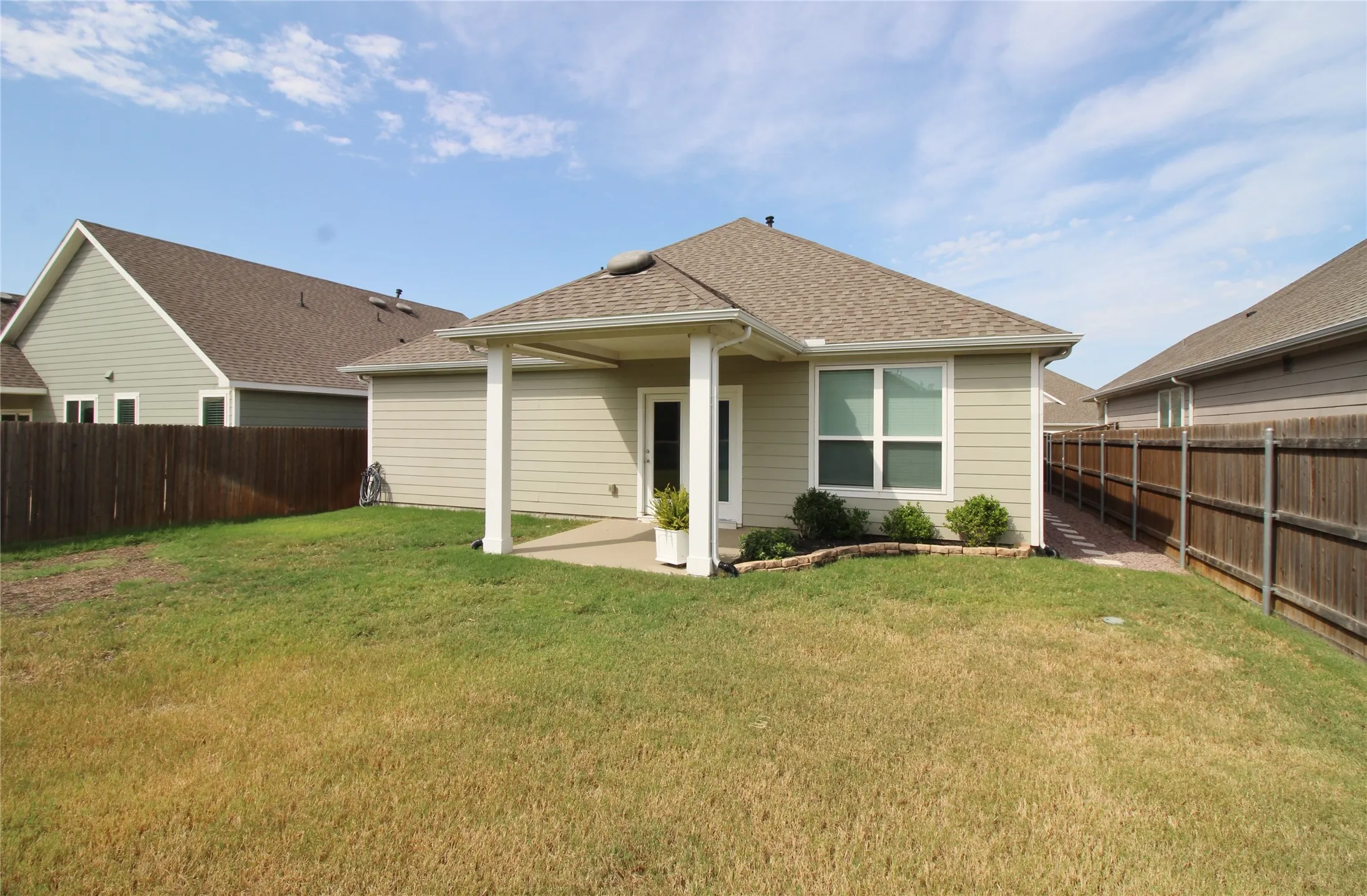 Single Family Residence For Rent in Rockwall County , 2139 Mossbrook Drive, Royse City, Texas 75189, 3 Bedroom, 2 Bathroom, 2 Garage spaces, 1,490 Sqft, built in 2019, mls#21367927, Real Estate Agent in Royse City, Homes For Rent in Rockwall county, Homes For Rent in Royse City, Realtor in Royse City Texas, Real Estate Brokerage Independent Realty Texas, Luminita Cordes Realtor