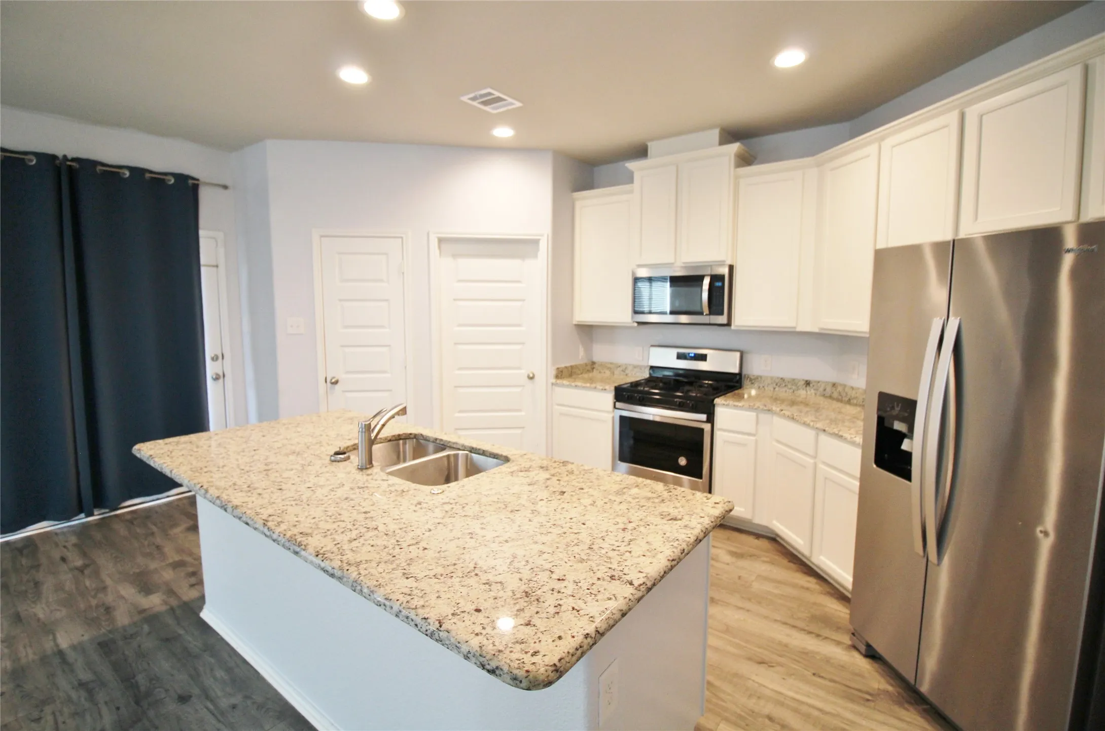 Single Family Residence For Rent in Rockwall County , 2139 Mossbrook Drive, Royse City, Texas 75189, 3 Bedroom, 2 Bathroom, 2 Garage spaces, 1,490 Sqft, built in 2019, mls#21367927, Real Estate Agent in Royse City, Homes For Rent in Rockwall county, Homes For Rent in Royse City, Realtor in Royse City Texas, Real Estate Brokerage Independent Realty Texas, Luminita Cordes Realtor