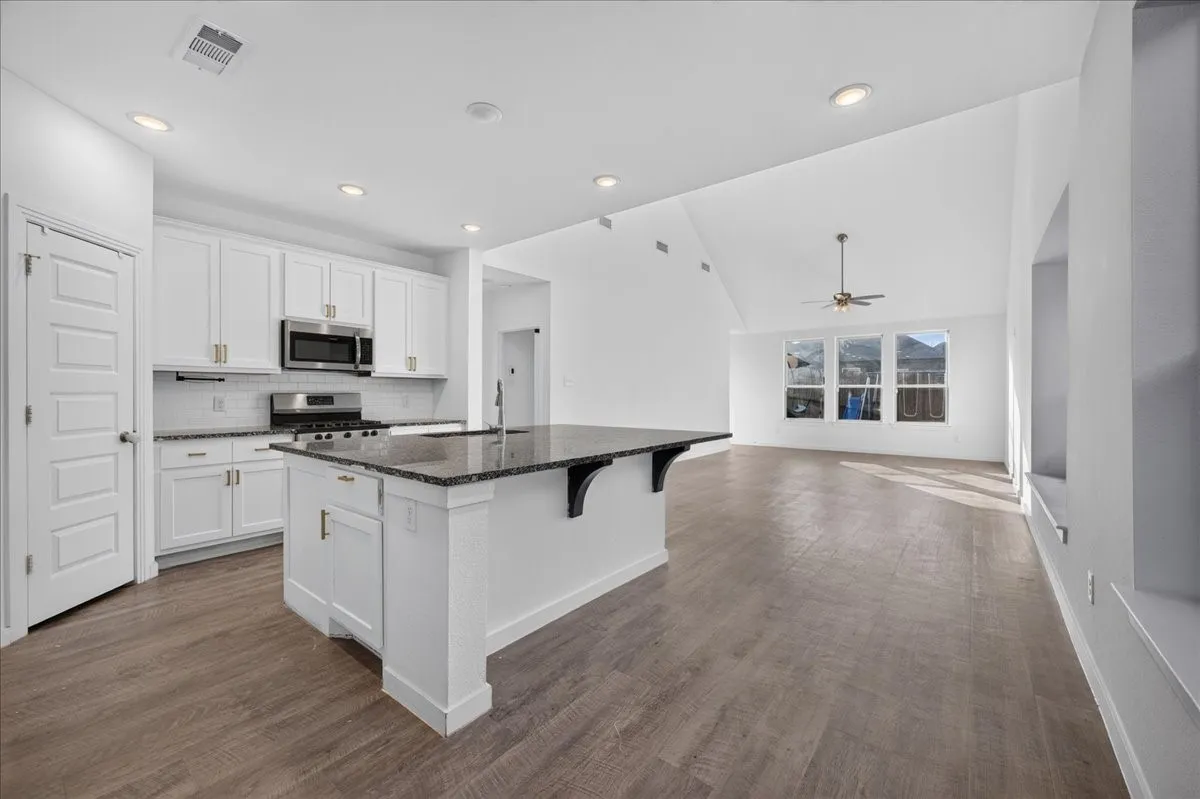 Single Family Residence For Rent in Kaufman County , 3915 Spencer Lane, Forney, Texas 75126, 4 Bedroom, 3 Bathroom, 2 Garage spaces, 2,255 Sqft, built in 2021, mls#21363926, Real Estate Agent in Forney, Homes For Rent in Kaufman county, Homes For Rent in Forney, Realtor in Forney Texas, Real Estate Brokerage Independent Realty Texas, Luminita Cordes Realtor
