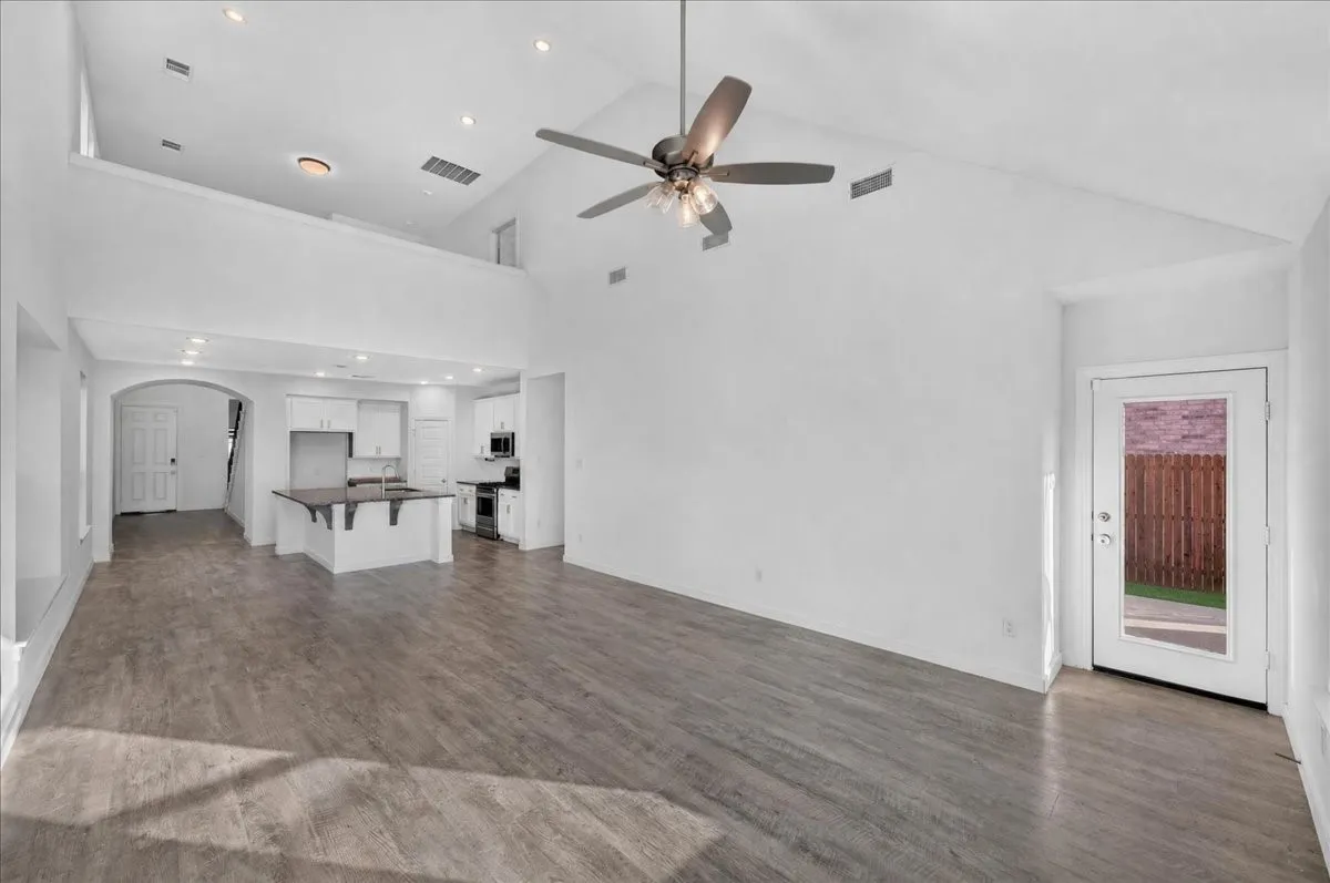Single Family Residence For Rent in Kaufman County , 3915 Spencer Lane, Forney, Texas 75126, 4 Bedroom, 3 Bathroom, 2 Garage spaces, 2,255 Sqft, built in 2021, mls#21363926, Real Estate Agent in Forney, Homes For Rent in Kaufman county, Homes For Rent in Forney, Realtor in Forney Texas, Real Estate Brokerage Independent Realty Texas, Luminita Cordes Realtor