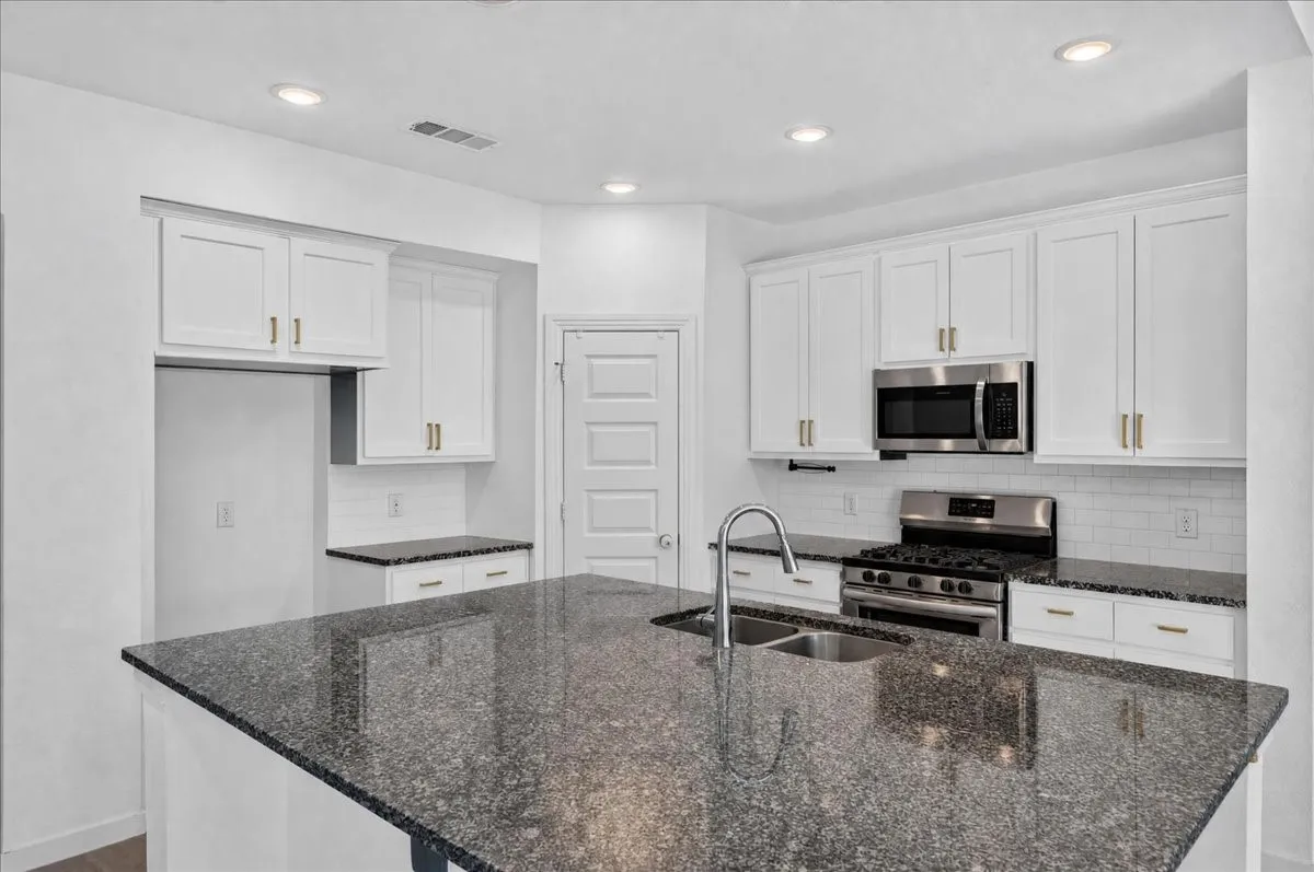 Single Family Residence For Rent in Kaufman County , 3915 Spencer Lane, Forney, Texas 75126, 4 Bedroom, 3 Bathroom, 2 Garage spaces, 2,255 Sqft, built in 2021, mls#21363926, Real Estate Agent in Forney, Homes For Rent in Kaufman county, Homes For Rent in Forney, Realtor in Forney Texas, Real Estate Brokerage Independent Realty Texas, Luminita Cordes Realtor