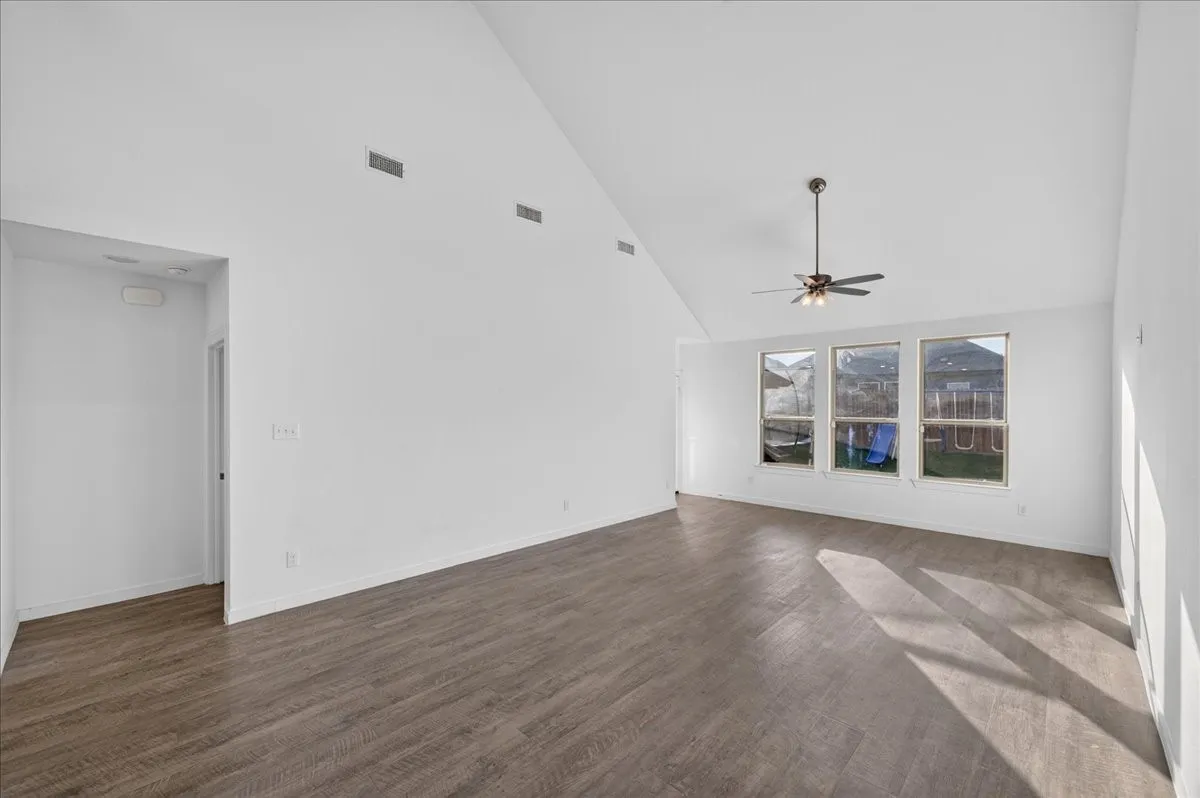 Single Family Residence For Rent in Kaufman County , 3915 Spencer Lane, Forney, Texas 75126, 4 Bedroom, 3 Bathroom, 2 Garage spaces, 2,255 Sqft, built in 2021, mls#21363926, Real Estate Agent in Forney, Homes For Rent in Kaufman county, Homes For Rent in Forney, Realtor in Forney Texas, Real Estate Brokerage Independent Realty Texas, Luminita Cordes Realtor