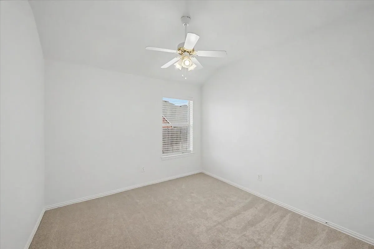 Single Family Residence For Sale in Tarrant County , 633 Darlington Trail, Fort Worth, Texas 76131, 4 Bedroom, 2 Bathroom, 2 Garage spaces, 2,215 Sqft, built in 2003, mls#21366638, Real Estate Agent in Fort Worth, Homes For Sale in Tarrant county, Homes For Sale in Fort Worth, Realtor in Fort Worth Texas, Real Estate Brokerage Independent Realty Texas, Luminita Cordes Realtor