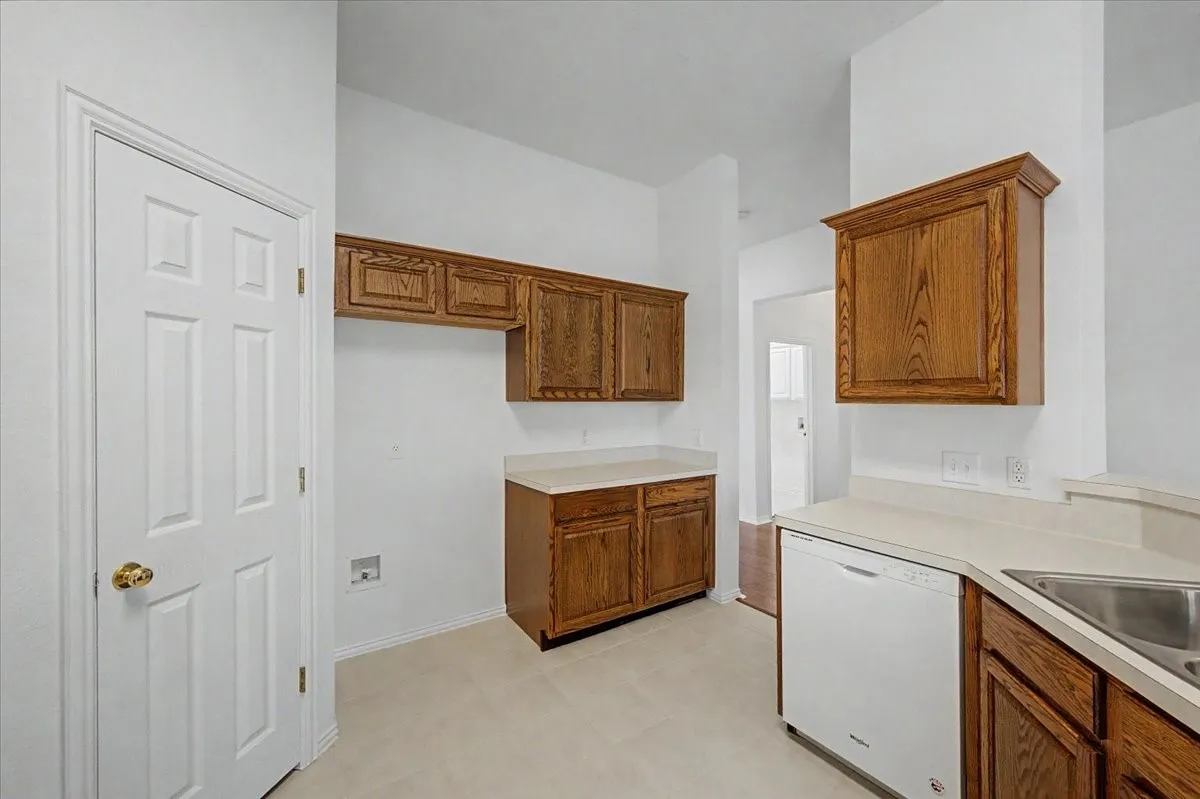 Single Family Residence For Sale in Tarrant County , 633 Darlington Trail, Fort Worth, Texas 76131, 4 Bedroom, 2 Bathroom, 2 Garage spaces, 2,215 Sqft, built in 2003, mls#21366638, Real Estate Agent in Fort Worth, Homes For Sale in Tarrant county, Homes For Sale in Fort Worth, Realtor in Fort Worth Texas, Real Estate Brokerage Independent Realty Texas, Luminita Cordes Realtor