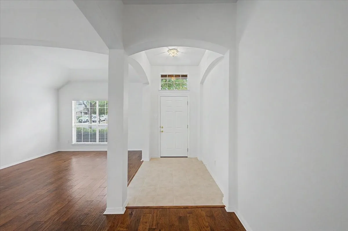 Single Family Residence For Sale in Tarrant County , 633 Darlington Trail, Fort Worth, Texas 76131, 4 Bedroom, 2 Bathroom, 2 Garage spaces, 2,215 Sqft, built in 2003, mls#21366638, Real Estate Agent in Fort Worth, Homes For Sale in Tarrant county, Homes For Sale in Fort Worth, Realtor in Fort Worth Texas, Real Estate Brokerage Independent Realty Texas, Luminita Cordes Realtor
