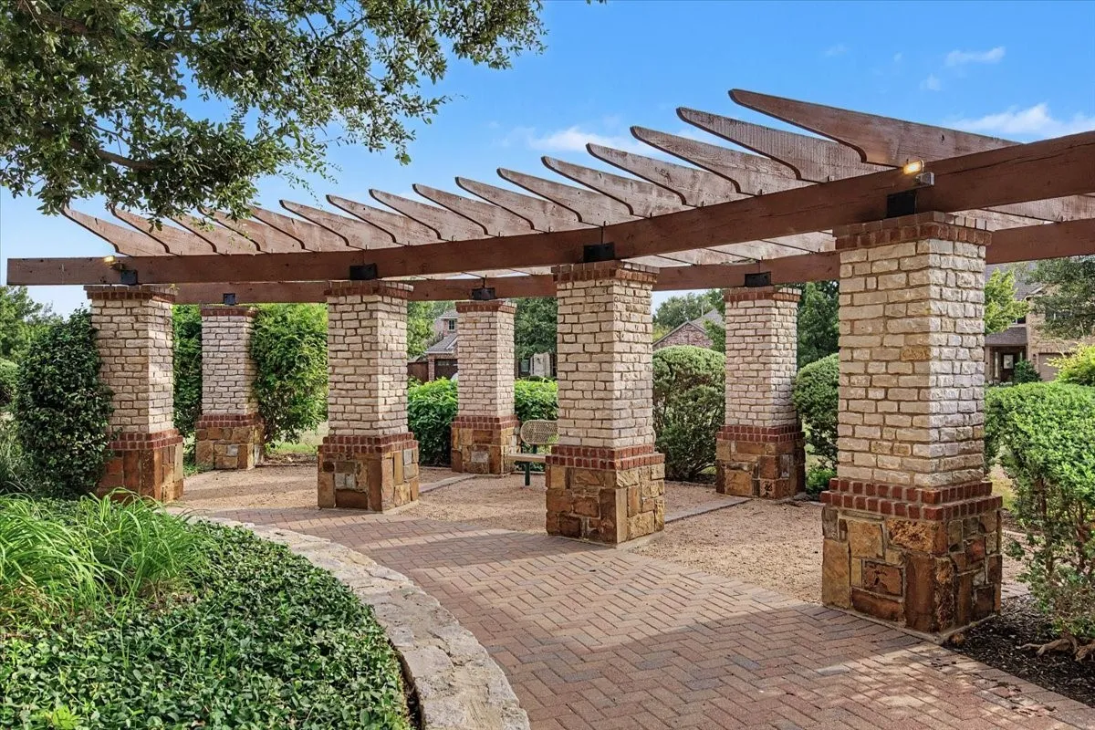 Neighborhood Amenities