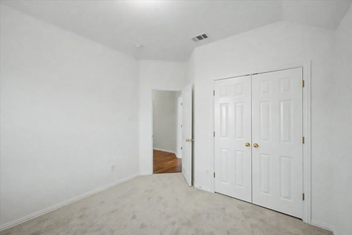 Single Family Residence For Sale in Tarrant County , 633 Darlington Trail, Fort Worth, Texas 76131, 4 Bedroom, 2 Bathroom, 2 Garage spaces, 2,215 Sqft, built in 2003, mls#21366638, Real Estate Agent in Fort Worth, Homes For Sale in Tarrant county, Homes For Sale in Fort Worth, Realtor in Fort Worth Texas, Real Estate Brokerage Independent Realty Texas, Luminita Cordes Realtor