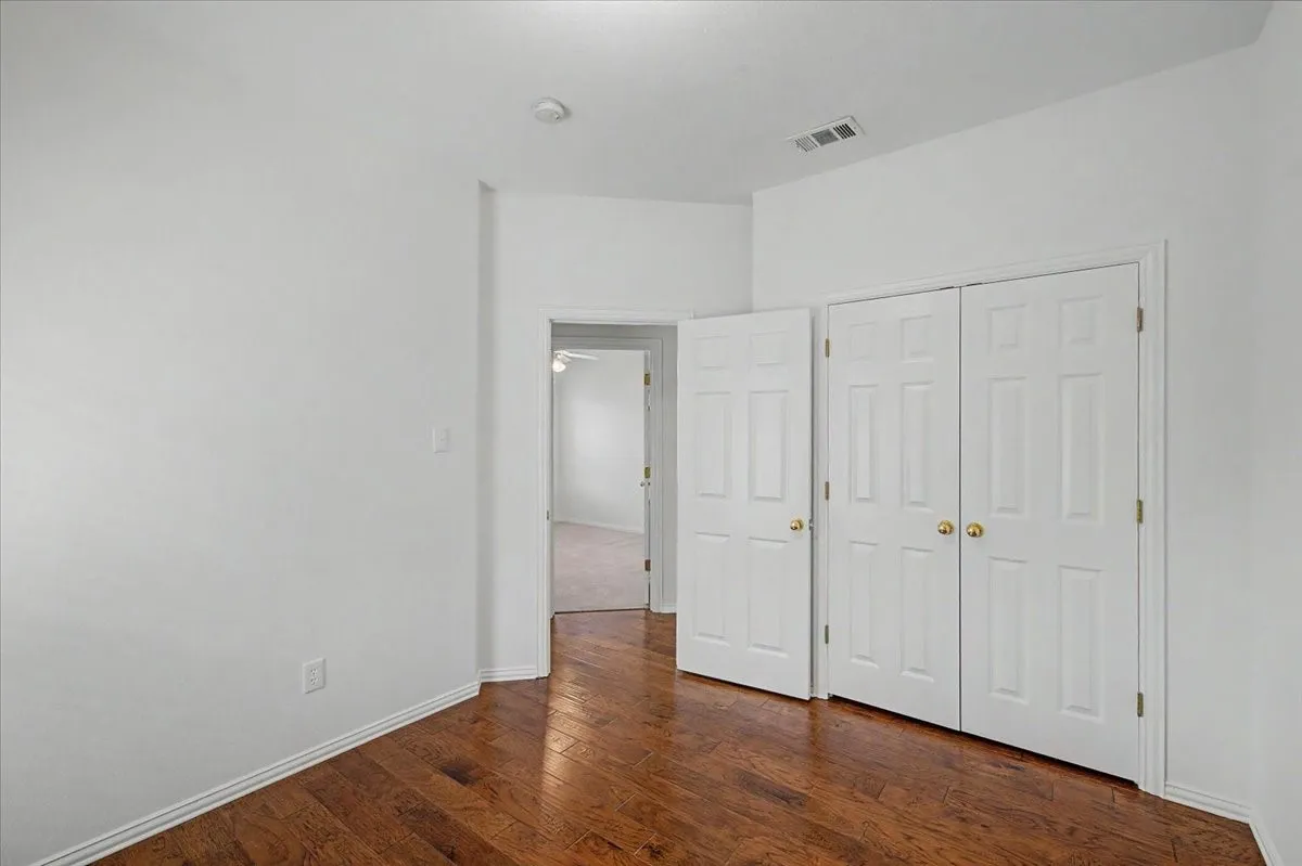 Single Family Residence For Sale in Tarrant County , 633 Darlington Trail, Fort Worth, Texas 76131, 4 Bedroom, 2 Bathroom, 2 Garage spaces, 2,215 Sqft, built in 2003, mls#21366638, Real Estate Agent in Fort Worth, Homes For Sale in Tarrant county, Homes For Sale in Fort Worth, Realtor in Fort Worth Texas, Real Estate Brokerage Independent Realty Texas, Luminita Cordes Realtor