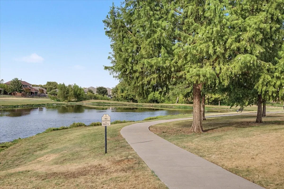 Single Family Residence For Sale in Tarrant County , 633 Darlington Trail, Fort Worth, Texas 76131, 4 Bedroom, 2 Bathroom, 2 Garage spaces, 2,215 Sqft, built in 2003, mls#21366638, Real Estate Agent in Fort Worth, Homes For Sale in Tarrant county, Homes For Sale in Fort Worth, Realtor in Fort Worth Texas, Real Estate Brokerage Independent Realty Texas, Luminita Cordes Realtor