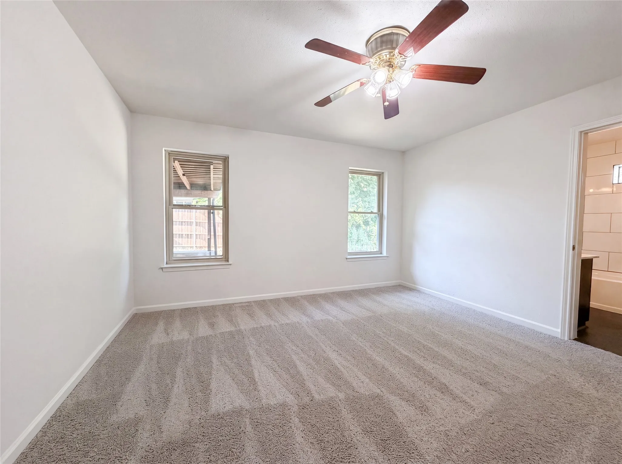 Single Family Residence For Sale in Tarrant County , 5804 Ridge Drive, Arlington, Texas 76016, 3 Bedroom, 2 Bathroom, 2 Garage spaces, 2,066 Sqft, built in 1977, mls#21367673, Real Estate Agent in Arlington, Homes For Sale in Tarrant county, Homes For Sale in Arlington, Realtor in Arlington Texas, Real Estate Brokerage Independent Realty Texas, Luminita Cordes Realtor