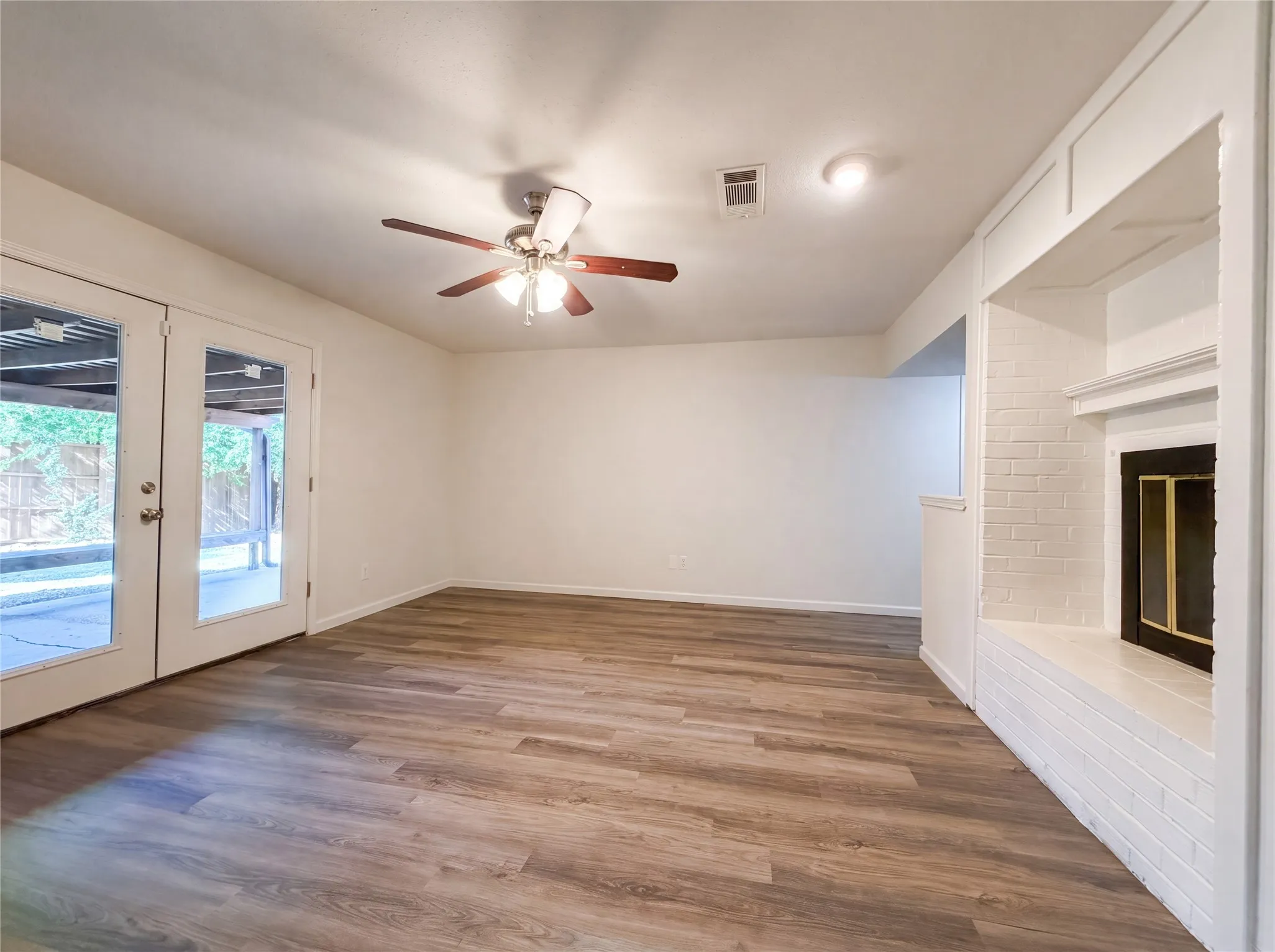 Single Family Residence For Sale in Tarrant County , 5804 Ridge Drive, Arlington, Texas 76016, 3 Bedroom, 2 Bathroom, 2 Garage spaces, 2,066 Sqft, built in 1977, mls#21367673, Real Estate Agent in Arlington, Homes For Sale in Tarrant county, Homes For Sale in Arlington, Realtor in Arlington Texas, Real Estate Brokerage Independent Realty Texas, Luminita Cordes Realtor