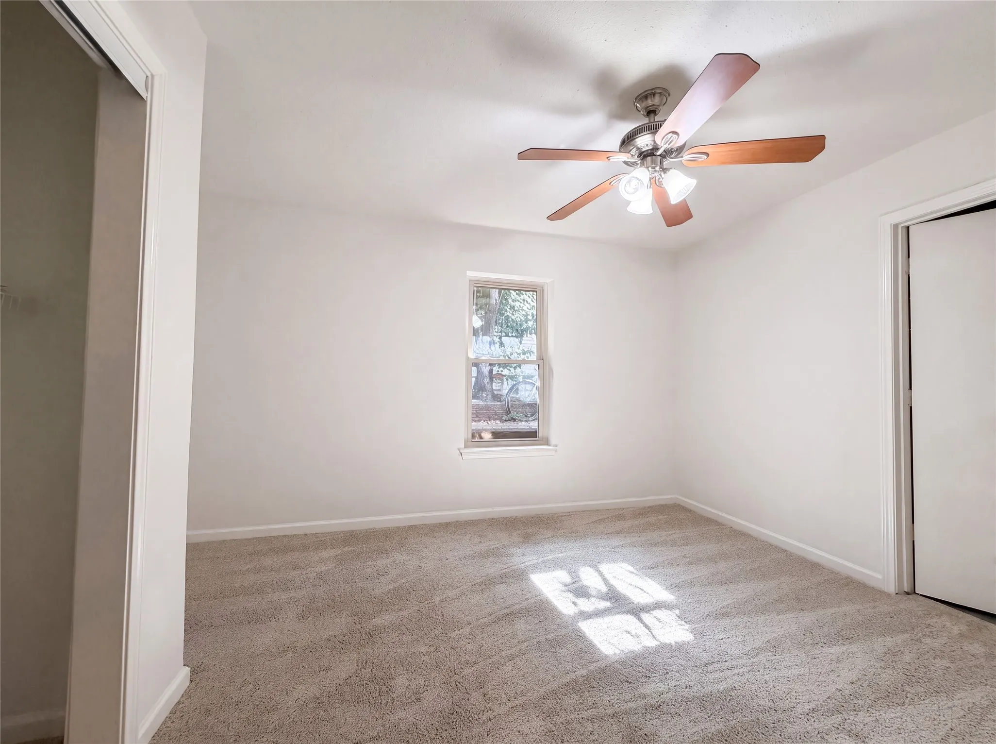 Single Family Residence For Sale in Tarrant County , 5804 Ridge Drive, Arlington, Texas 76016, 3 Bedroom, 2 Bathroom, 2 Garage spaces, 2,066 Sqft, built in 1977, mls#21367673, Real Estate Agent in Arlington, Homes For Sale in Tarrant county, Homes For Sale in Arlington, Realtor in Arlington Texas, Real Estate Brokerage Independent Realty Texas, Luminita Cordes Realtor