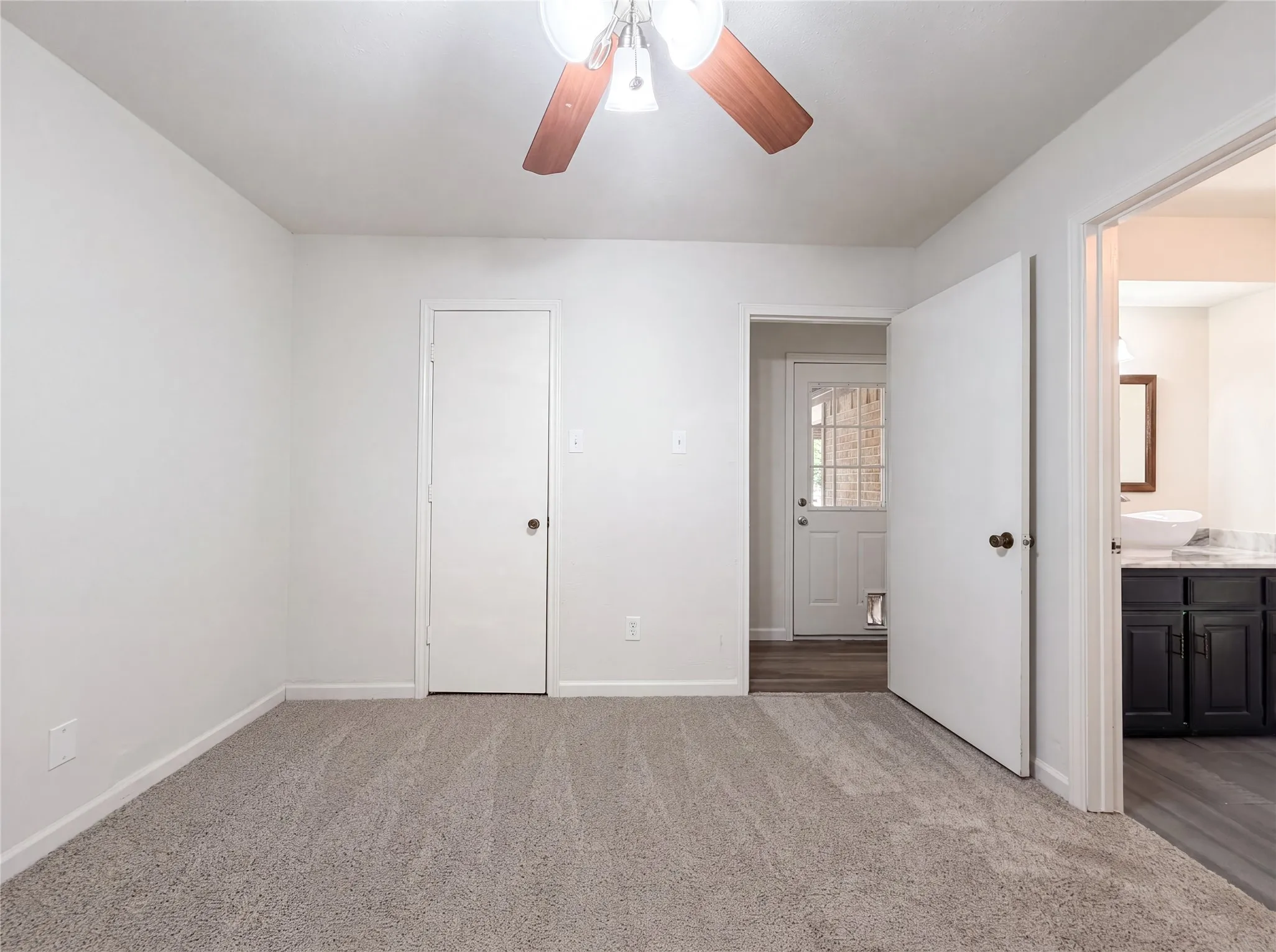 Single Family Residence For Sale in Tarrant County , 5804 Ridge Drive, Arlington, Texas 76016, 3 Bedroom, 2 Bathroom, 2 Garage spaces, 2,066 Sqft, built in 1977, mls#21367673, Real Estate Agent in Arlington, Homes For Sale in Tarrant county, Homes For Sale in Arlington, Realtor in Arlington Texas, Real Estate Brokerage Independent Realty Texas, Luminita Cordes Realtor