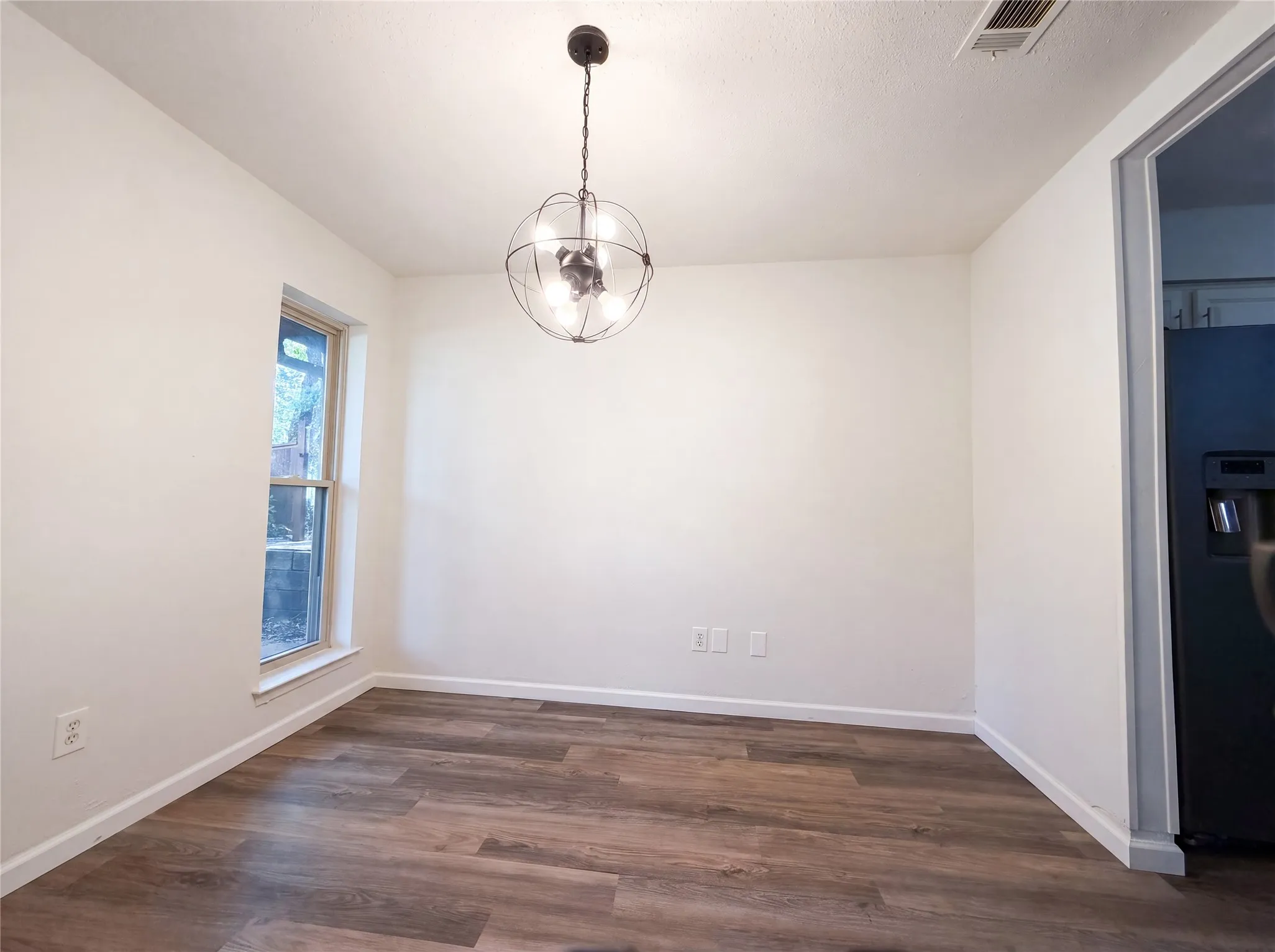 Single Family Residence For Sale in Tarrant County , 5804 Ridge Drive, Arlington, Texas 76016, 3 Bedroom, 2 Bathroom, 2 Garage spaces, 2,066 Sqft, built in 1977, mls#21367673, Real Estate Agent in Arlington, Homes For Sale in Tarrant county, Homes For Sale in Arlington, Realtor in Arlington Texas, Real Estate Brokerage Independent Realty Texas, Luminita Cordes Realtor