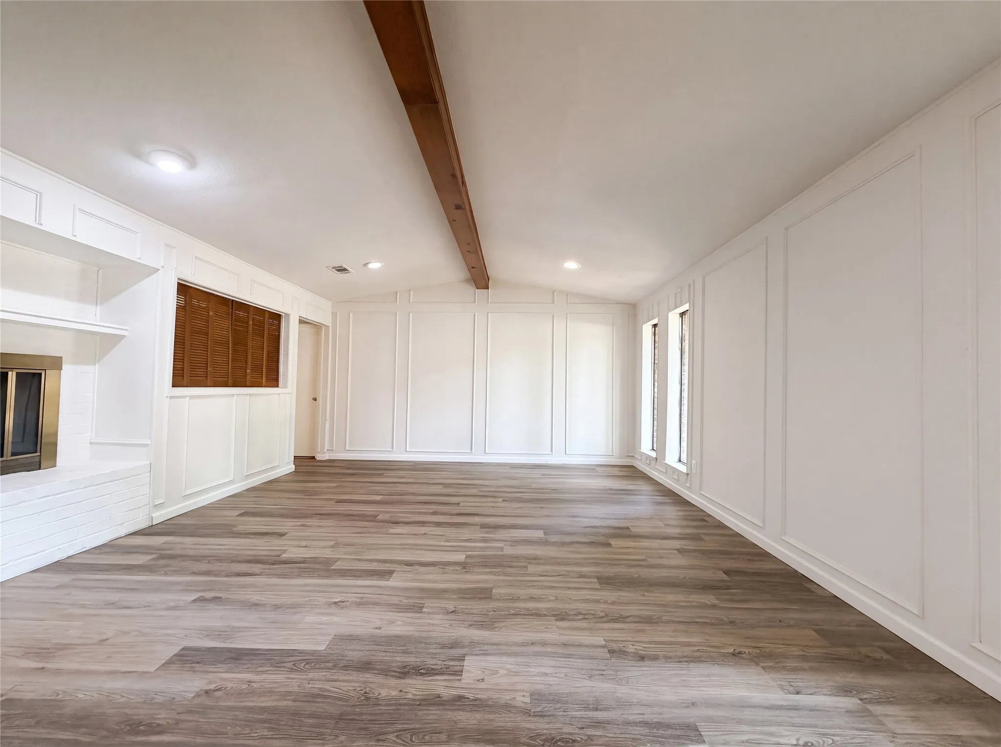 Single Family Residence For Sale in Tarrant County , 5804 Ridge Drive, Arlington, Texas 76016, 3 Bedroom, 2 Bathroom, 2 Garage spaces, 2,066 Sqft, built in 1977, mls#21367673, Real Estate Agent in Arlington, Homes For Sale in Tarrant county, Homes For Sale in Arlington, Realtor in Arlington Texas, Real Estate Brokerage Independent Realty Texas, Luminita Cordes Realtor