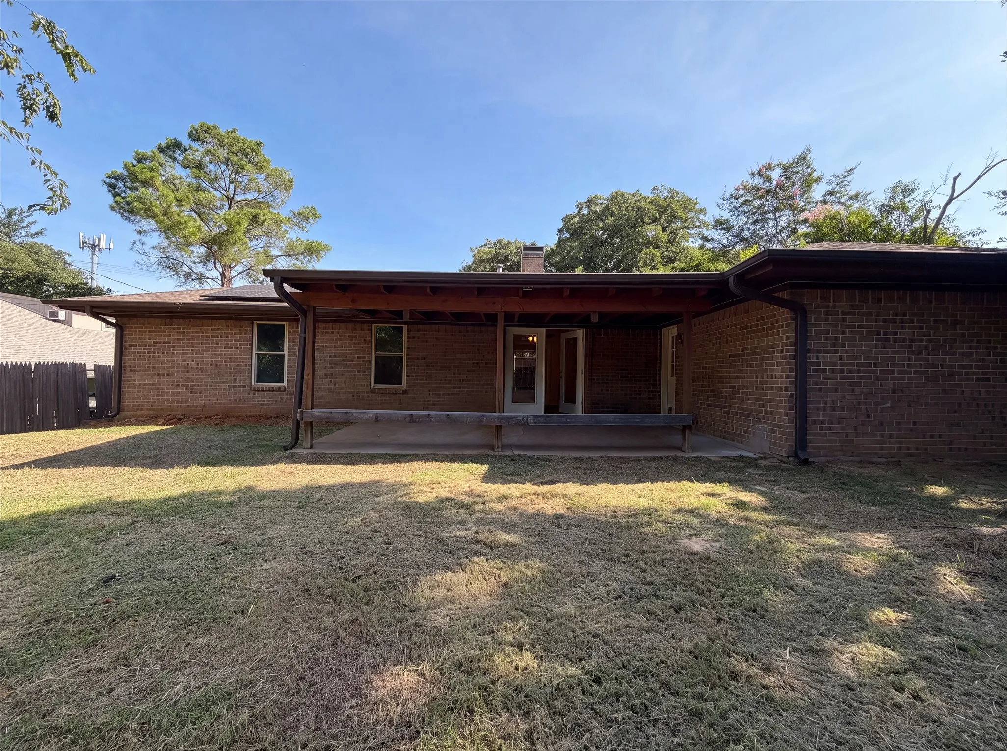 Single Family Residence For Sale in Tarrant County , 5804 Ridge Drive, Arlington, Texas 76016, 3 Bedroom, 2 Bathroom, 2 Garage spaces, 2,066 Sqft, built in 1977, mls#21367673, Real Estate Agent in Arlington, Homes For Sale in Tarrant county, Homes For Sale in Arlington, Realtor in Arlington Texas, Real Estate Brokerage Independent Realty Texas, Luminita Cordes Realtor