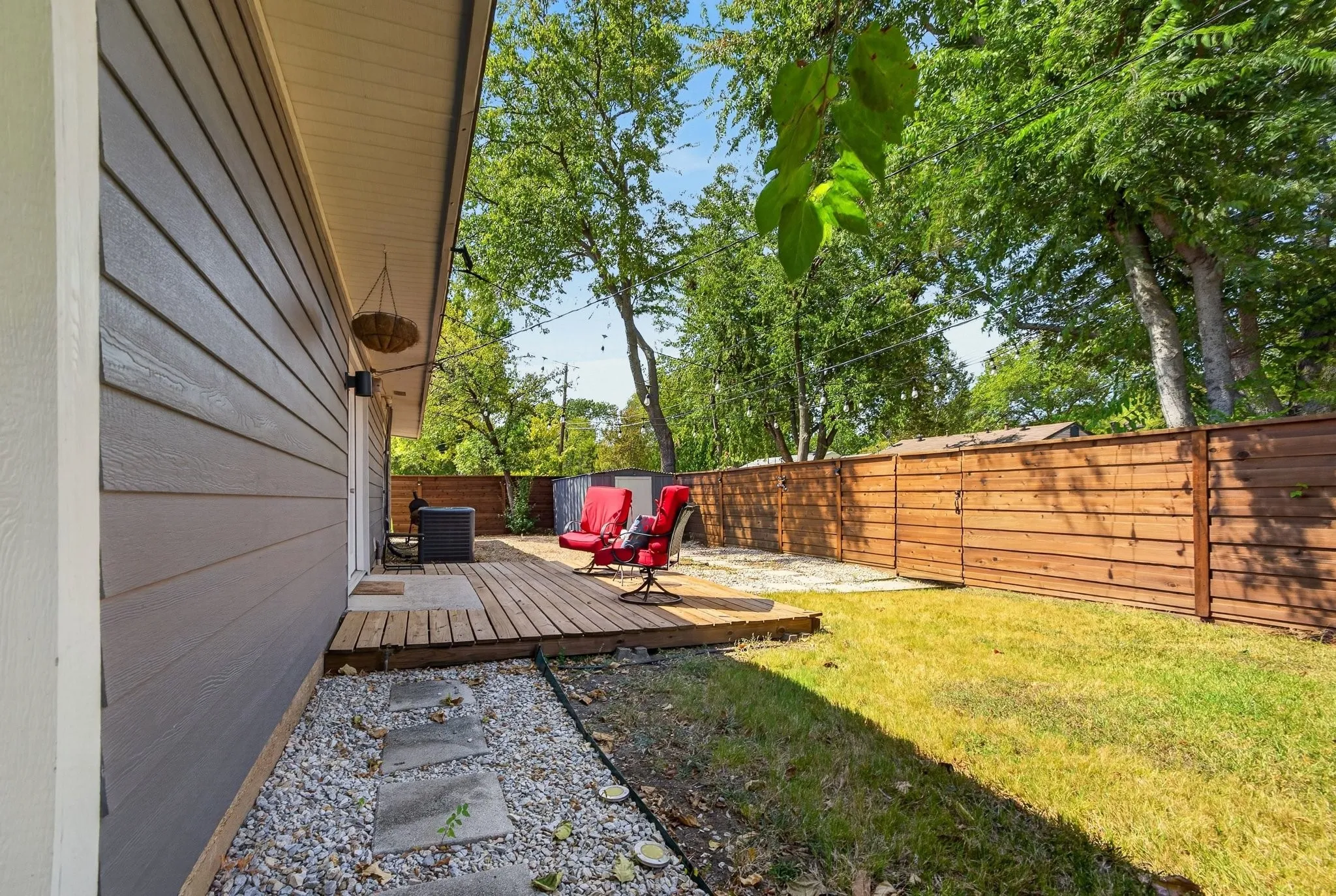 Single Family Residence For Rent in Dallas County , 10447 Sylvia Drive, Dallas, Texas 75228, 3 Bedroom, 2 Bathroom, Garage spaces, 1,552 Sqft, built in 1952, mls#21366661, Real Estate Agent in Dallas, Homes For Rent in Dallas county, Homes For Rent in Dallas, Realtor in Dallas Texas, Real Estate Brokerage Independent Realty Texas, Luminita Cordes Realtor