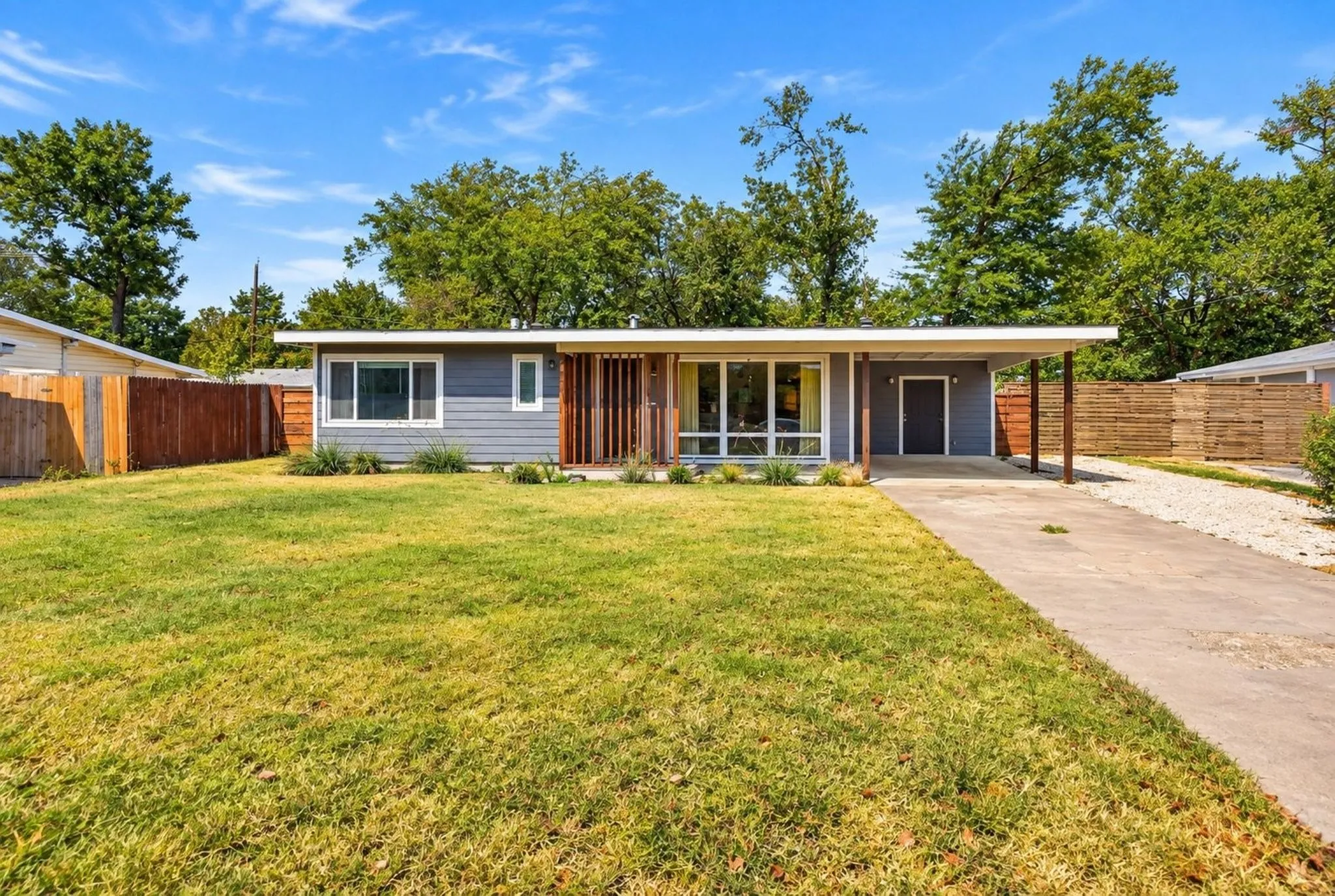 Single Family Residence For Rent in Dallas County , 10447 Sylvia Drive, Dallas, Texas 75228, 3 Bedroom, 2 Bathroom, Garage spaces, 1,552 Sqft, built in 1952, mls#21366661, Real Estate Agent in Dallas, Homes For Rent in Dallas county, Homes For Rent in Dallas, Realtor in Dallas Texas, Real Estate Brokerage Independent Realty Texas, Luminita Cordes Realtor