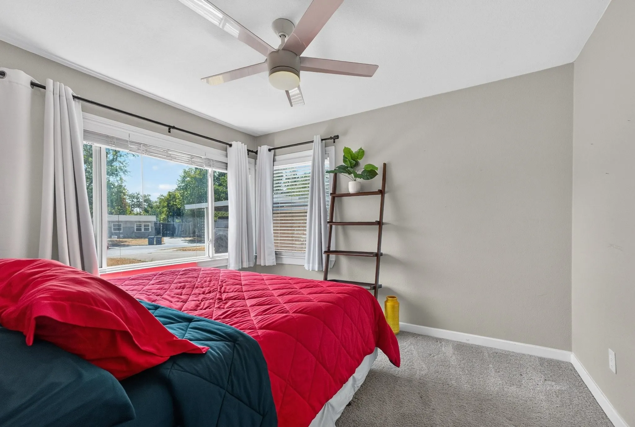 Single Family Residence For Rent in Dallas County , 10447 Sylvia Drive, Dallas, Texas 75228, 3 Bedroom, 2 Bathroom, Garage spaces, 1,552 Sqft, built in 1952, mls#21366661, Real Estate Agent in Dallas, Homes For Rent in Dallas county, Homes For Rent in Dallas, Realtor in Dallas Texas, Real Estate Brokerage Independent Realty Texas, Luminita Cordes Realtor