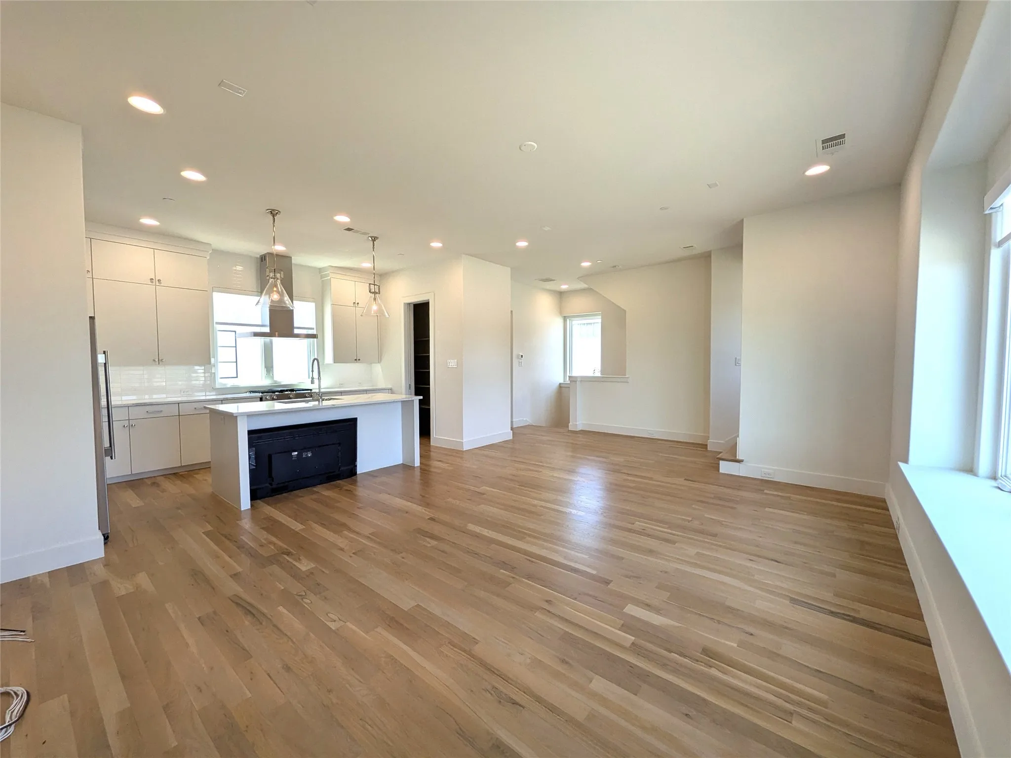 Townhouse For Sale in Dallas County , 2723 Kimsey Drive 104, Dallas, Texas 75235, 2 Bedroom, 3 Bathroom, 2 Garage spaces, 1,821 Sqft, built in 2020, mls#21367939, Real Estate Agent in Dallas, Homes For Sale in Dallas county, Homes For Sale in Dallas, Realtor in Dallas Texas, Real Estate Brokerage Independent Realty Texas, Luminita Cordes Realtor