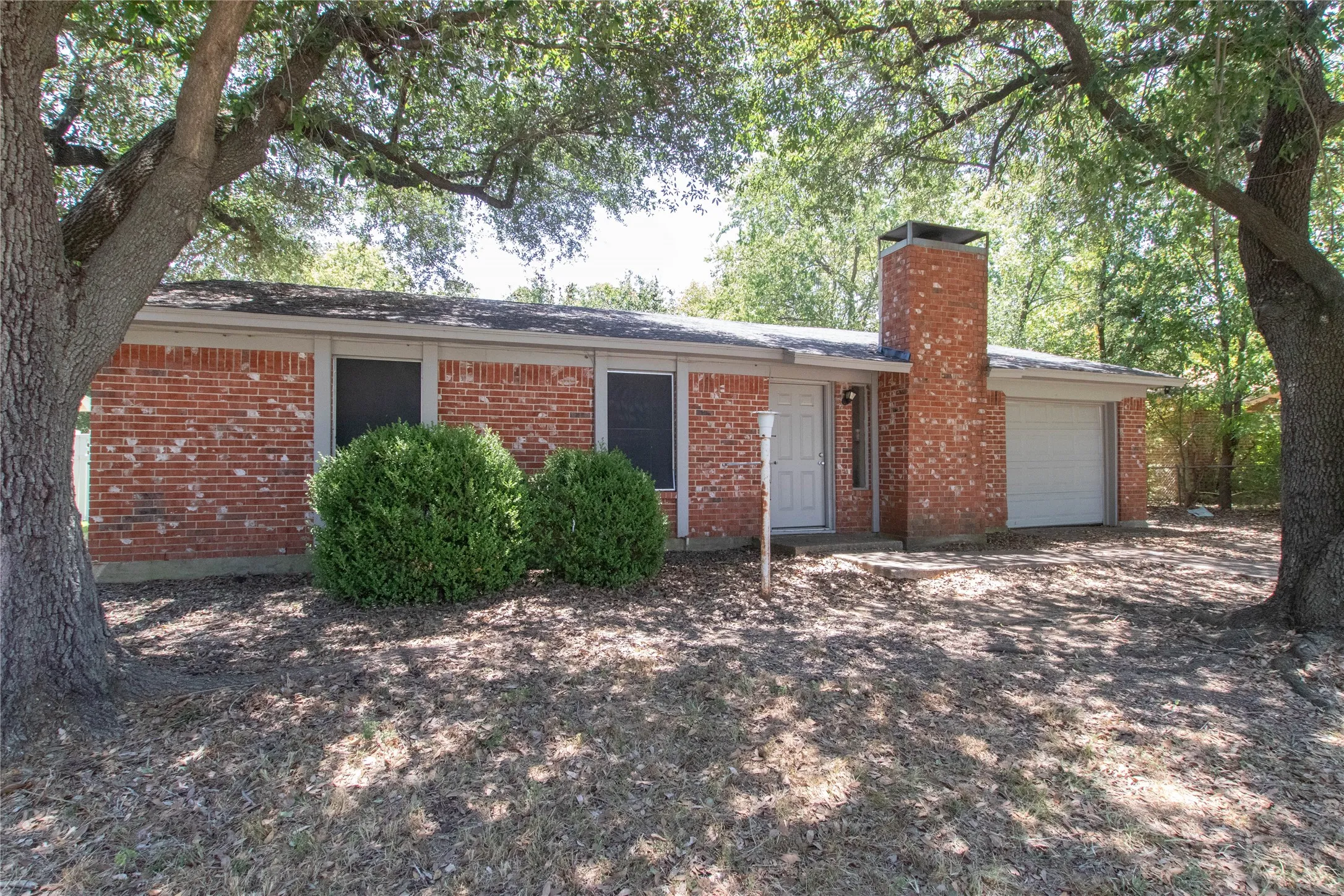 Single Family Residence For Rent in Denton County , 1414 Noble Street, Denton, Texas 76209, 3 Bedroom, 2 Bathroom, 1 Garage spaces, 1,091 Sqft, built in 1960, mls#21367942, Real Estate Agent in Denton, Homes For Rent in Denton county, Homes For Rent in Denton, Realtor in Denton Texas, Real Estate Brokerage Independent Realty Texas, Luminita Cordes Realtor