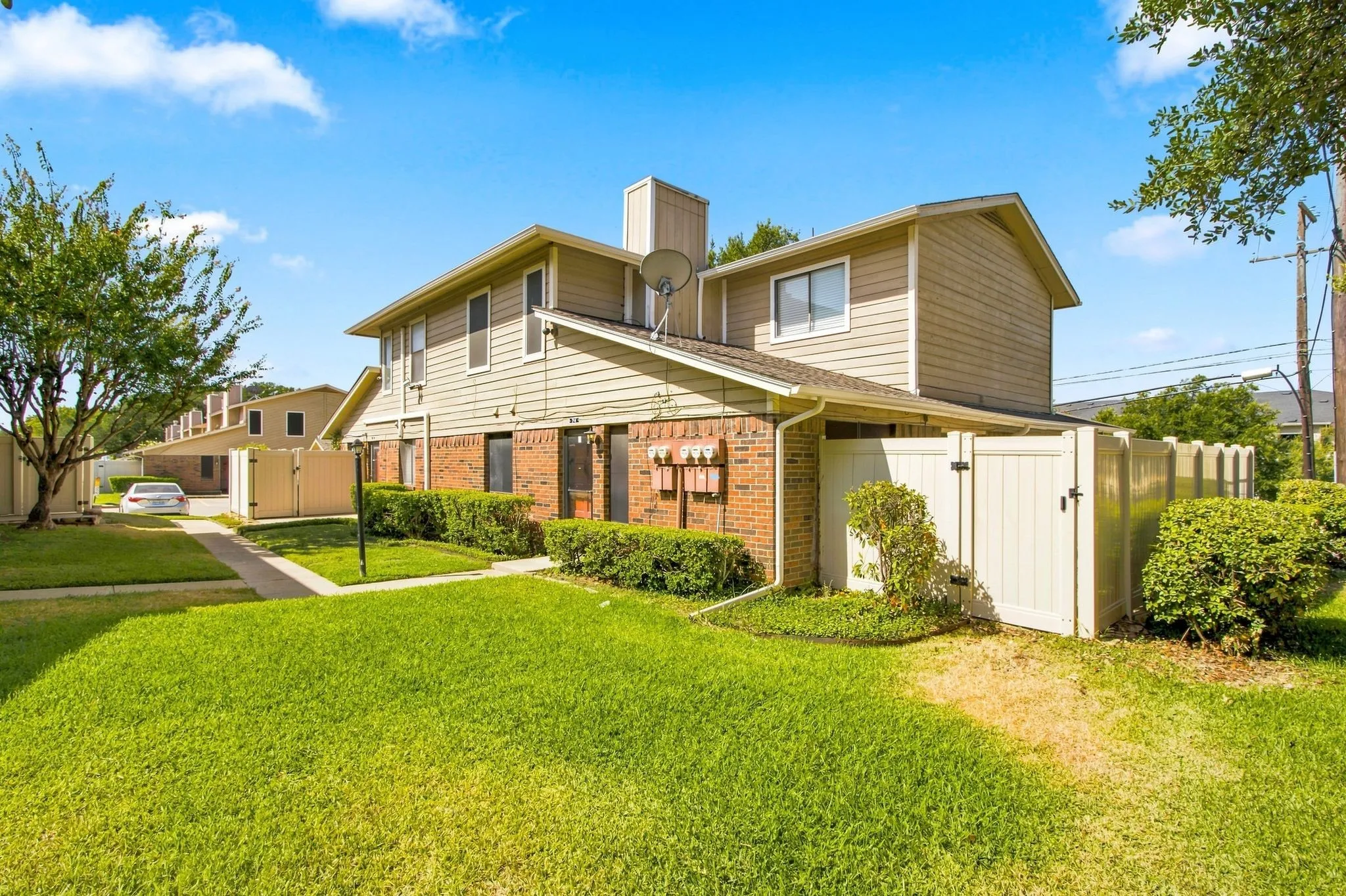Condominium For Rent in Dallas County , 2240 Tarpley Road 74, Carrollton, Texas 75006, 3 Bedroom, 2 Bathroom, Garage spaces, 1,083 Sqft, built in 1982, mls#21367871, Real Estate Agent in Carrollton, Homes For Rent in Dallas county, Homes For Rent in Carrollton, Realtor in Carrollton Texas, Real Estate Brokerage Independent Realty Texas, Luminita Cordes Realtor