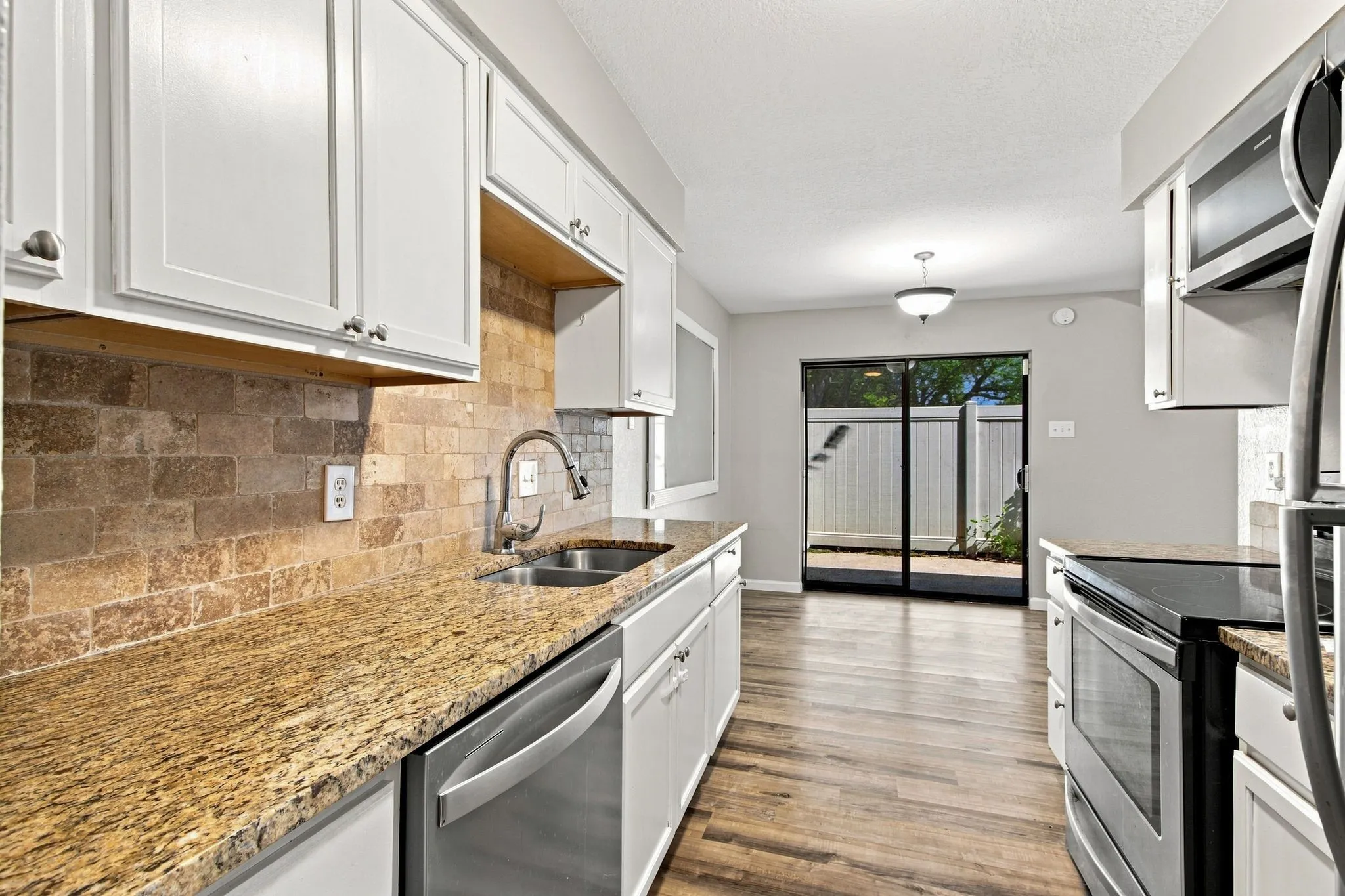 Condominium For Rent in Dallas County , 2240 Tarpley Road 74, Carrollton, Texas 75006, 3 Bedroom, 2 Bathroom, Garage spaces, 1,083 Sqft, built in 1982, mls#21367871, Real Estate Agent in Carrollton, Homes For Rent in Dallas county, Homes For Rent in Carrollton, Realtor in Carrollton Texas, Real Estate Brokerage Independent Realty Texas, Luminita Cordes Realtor