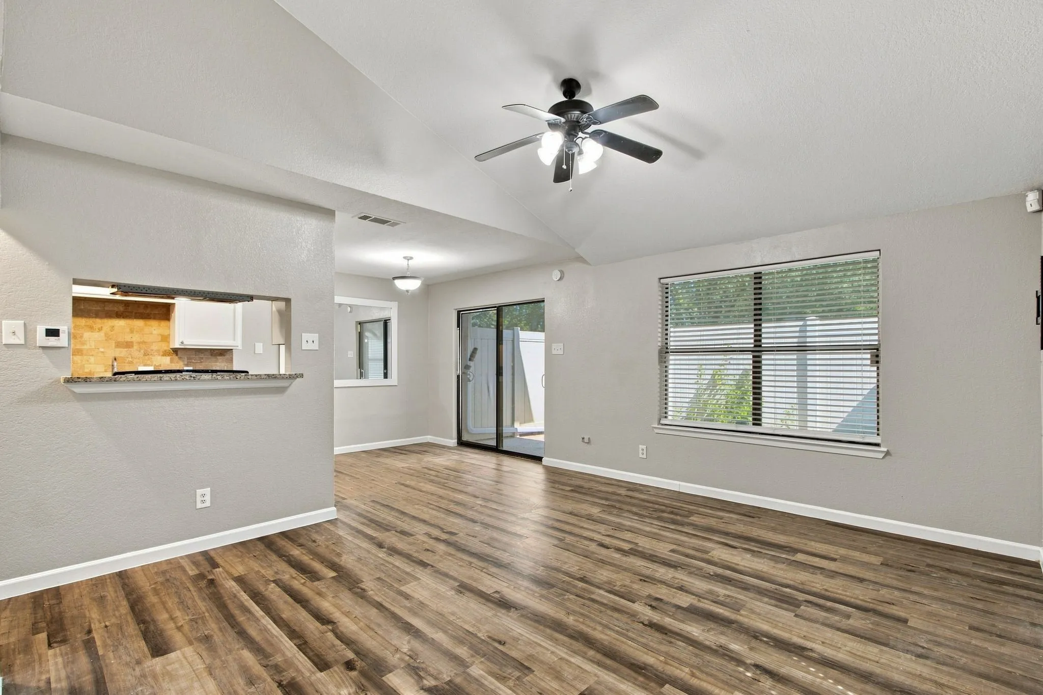 Condominium For Rent in Dallas County , 2240 Tarpley Road 74, Carrollton, Texas 75006, 3 Bedroom, 2 Bathroom, Garage spaces, 1,083 Sqft, built in 1982, mls#21367871, Real Estate Agent in Carrollton, Homes For Rent in Dallas county, Homes For Rent in Carrollton, Realtor in Carrollton Texas, Real Estate Brokerage Independent Realty Texas, Luminita Cordes Realtor