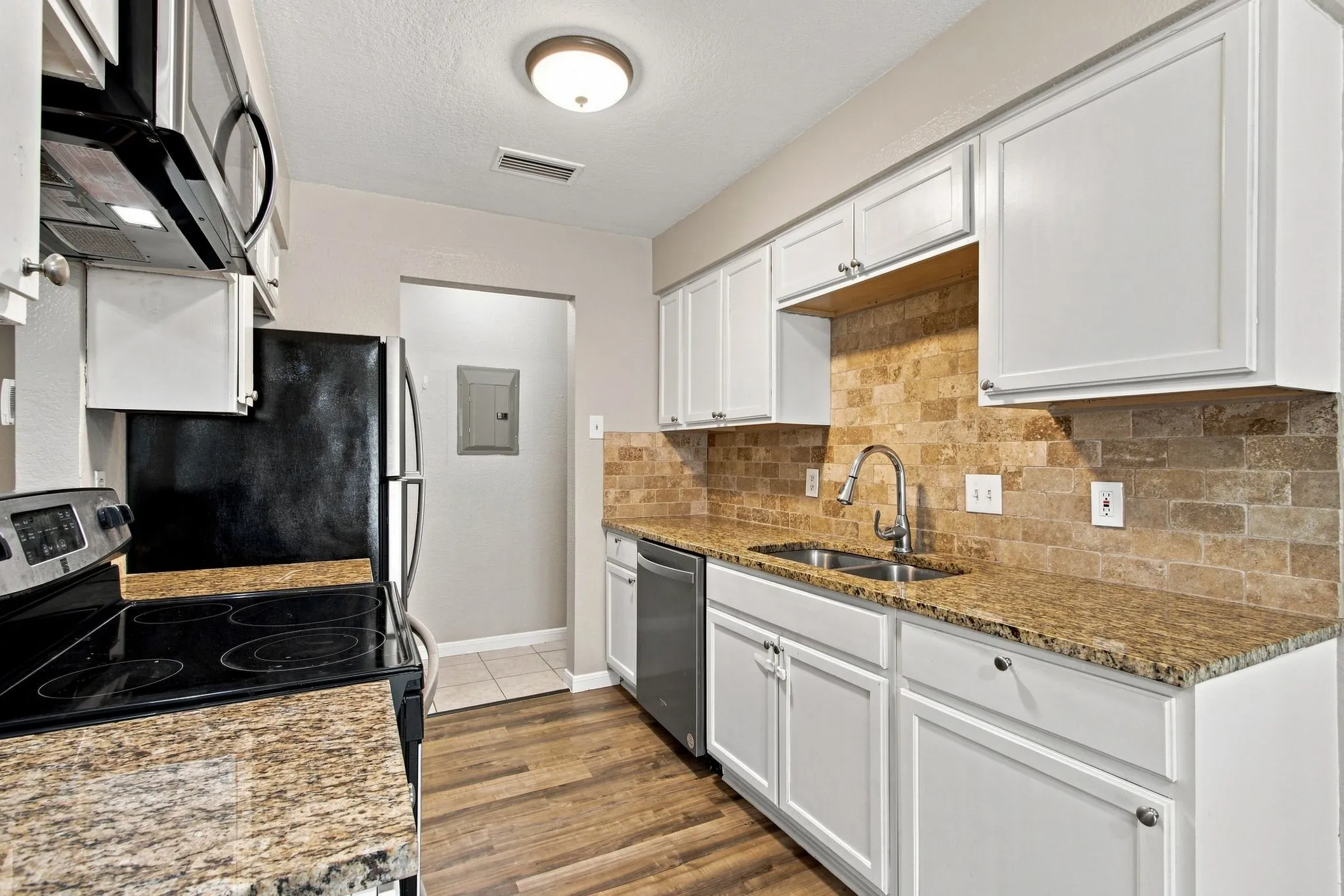 Condominium For Rent in Dallas County , 2240 Tarpley Road 74, Carrollton, Texas 75006, 3 Bedroom, 2 Bathroom, Garage spaces, 1,083 Sqft, built in 1982, mls#21367871, Real Estate Agent in Carrollton, Homes For Rent in Dallas county, Homes For Rent in Carrollton, Realtor in Carrollton Texas, Real Estate Brokerage Independent Realty Texas, Luminita Cordes Realtor
