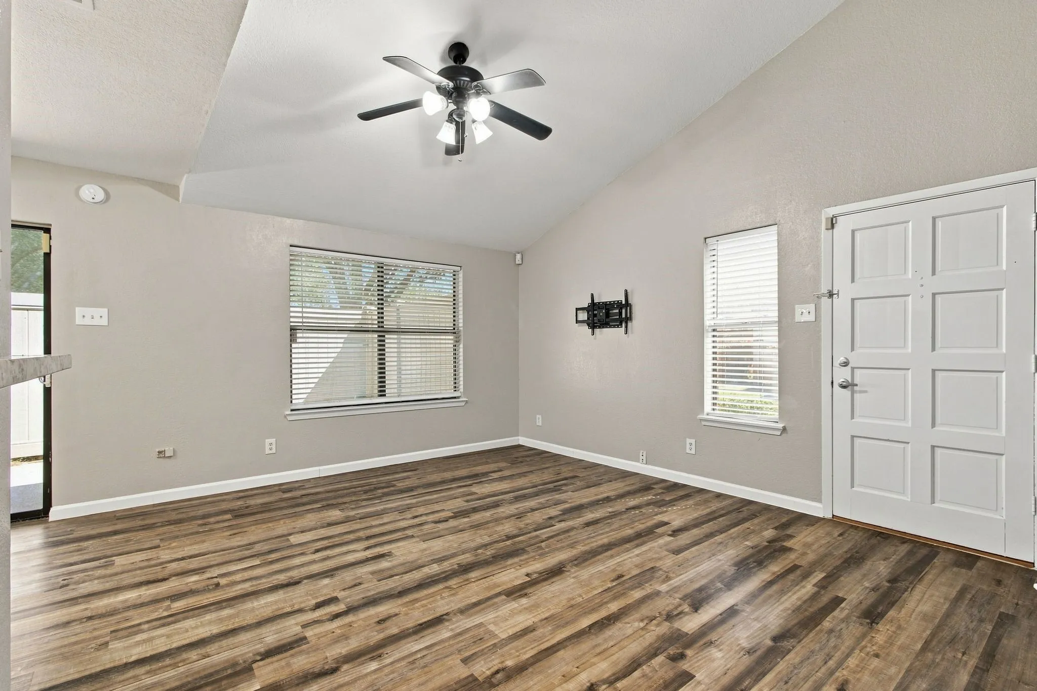 Condominium For Rent in Dallas County , 2240 Tarpley Road 74, Carrollton, Texas 75006, 3 Bedroom, 2 Bathroom, Garage spaces, 1,083 Sqft, built in 1982, mls#21367871, Real Estate Agent in Carrollton, Homes For Rent in Dallas county, Homes For Rent in Carrollton, Realtor in Carrollton Texas, Real Estate Brokerage Independent Realty Texas, Luminita Cordes Realtor