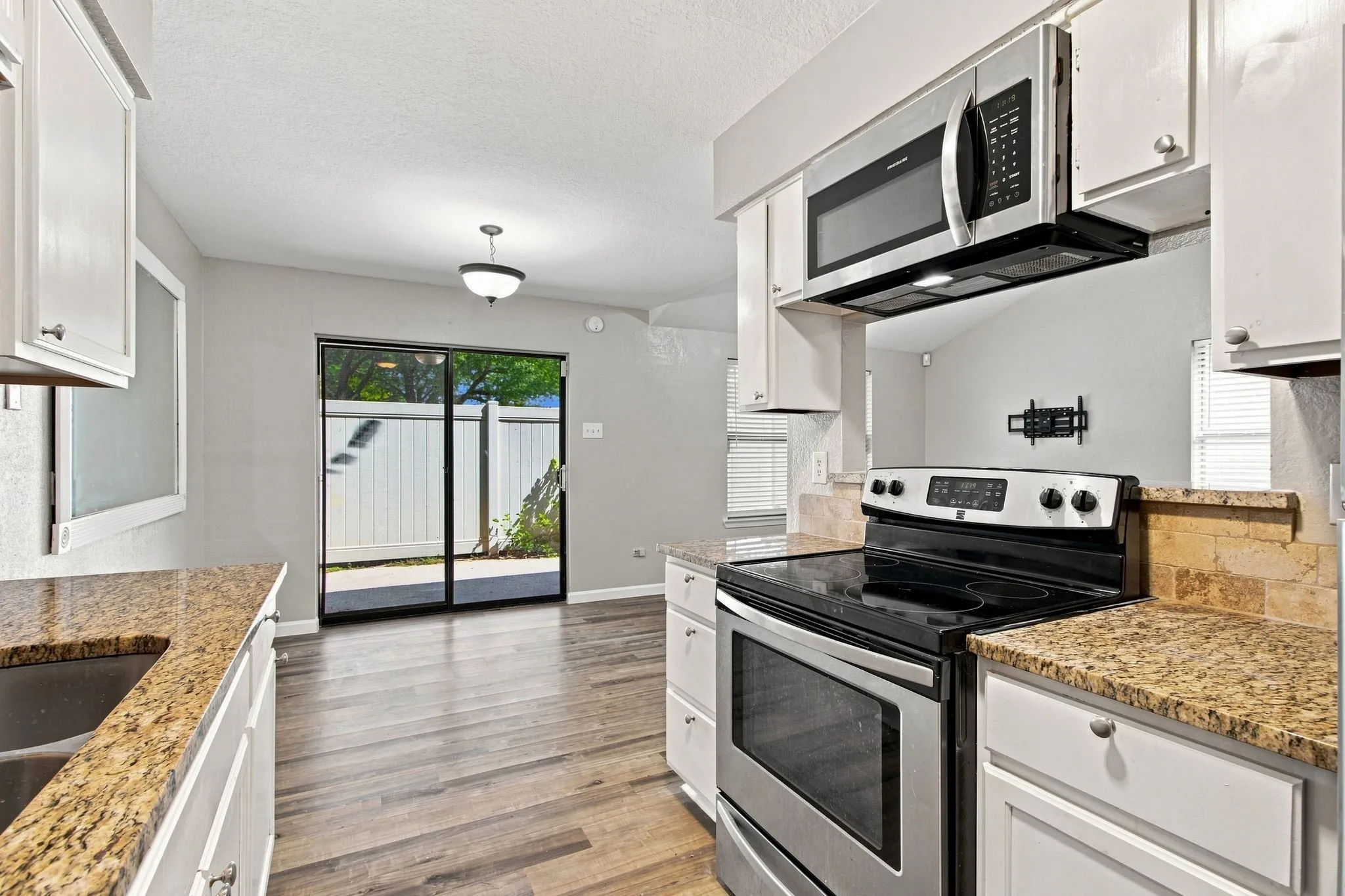 Condominium For Rent in Dallas County , 2240 Tarpley Road 74, Carrollton, Texas 75006, 3 Bedroom, 2 Bathroom, Garage spaces, 1,083 Sqft, built in 1982, mls#21367871, Real Estate Agent in Carrollton, Homes For Rent in Dallas county, Homes For Rent in Carrollton, Realtor in Carrollton Texas, Real Estate Brokerage Independent Realty Texas, Luminita Cordes Realtor