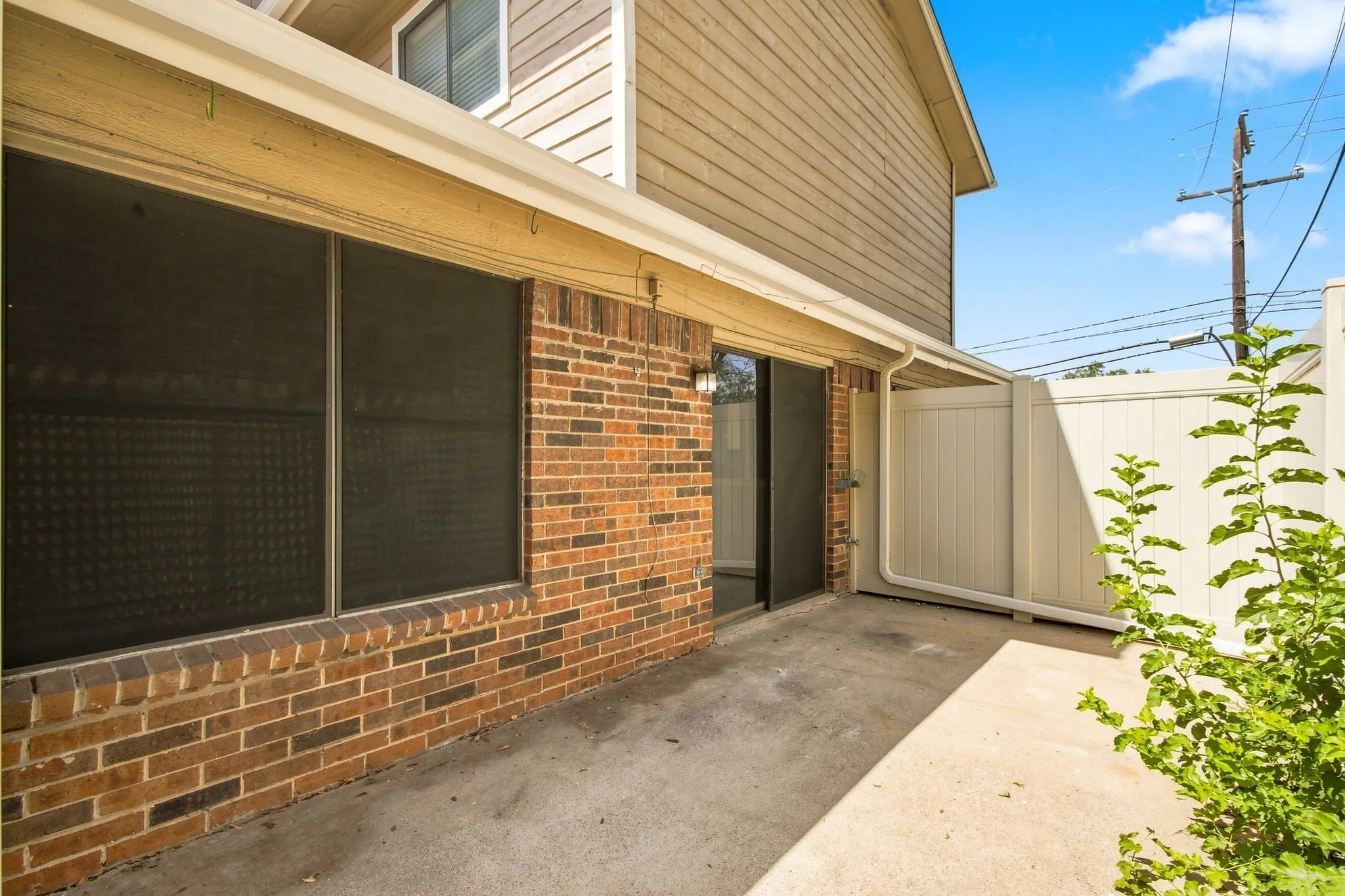 Condominium For Rent in Dallas County , 2240 Tarpley Road 74, Carrollton, Texas 75006, 3 Bedroom, 2 Bathroom, Garage spaces, 1,083 Sqft, built in 1982, mls#21367871, Real Estate Agent in Carrollton, Homes For Rent in Dallas county, Homes For Rent in Carrollton, Realtor in Carrollton Texas, Real Estate Brokerage Independent Realty Texas, Luminita Cordes Realtor