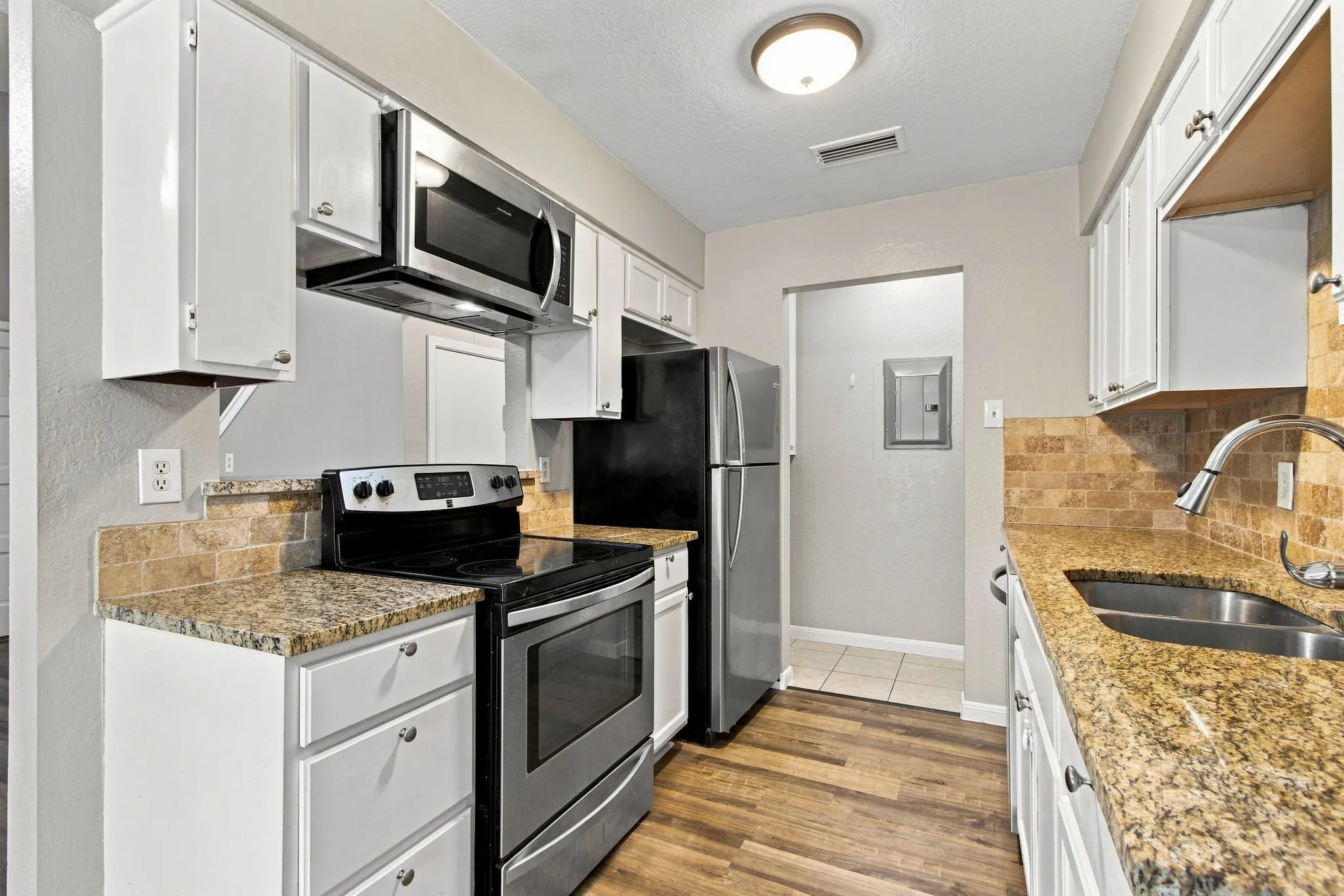 Condominium For Rent in Dallas County , 2240 Tarpley Road 74, Carrollton, Texas 75006, 3 Bedroom, 2 Bathroom, Garage spaces, 1,083 Sqft, built in 1982, mls#21367871, Real Estate Agent in Carrollton, Homes For Rent in Dallas county, Homes For Rent in Carrollton, Realtor in Carrollton Texas, Real Estate Brokerage Independent Realty Texas, Luminita Cordes Realtor