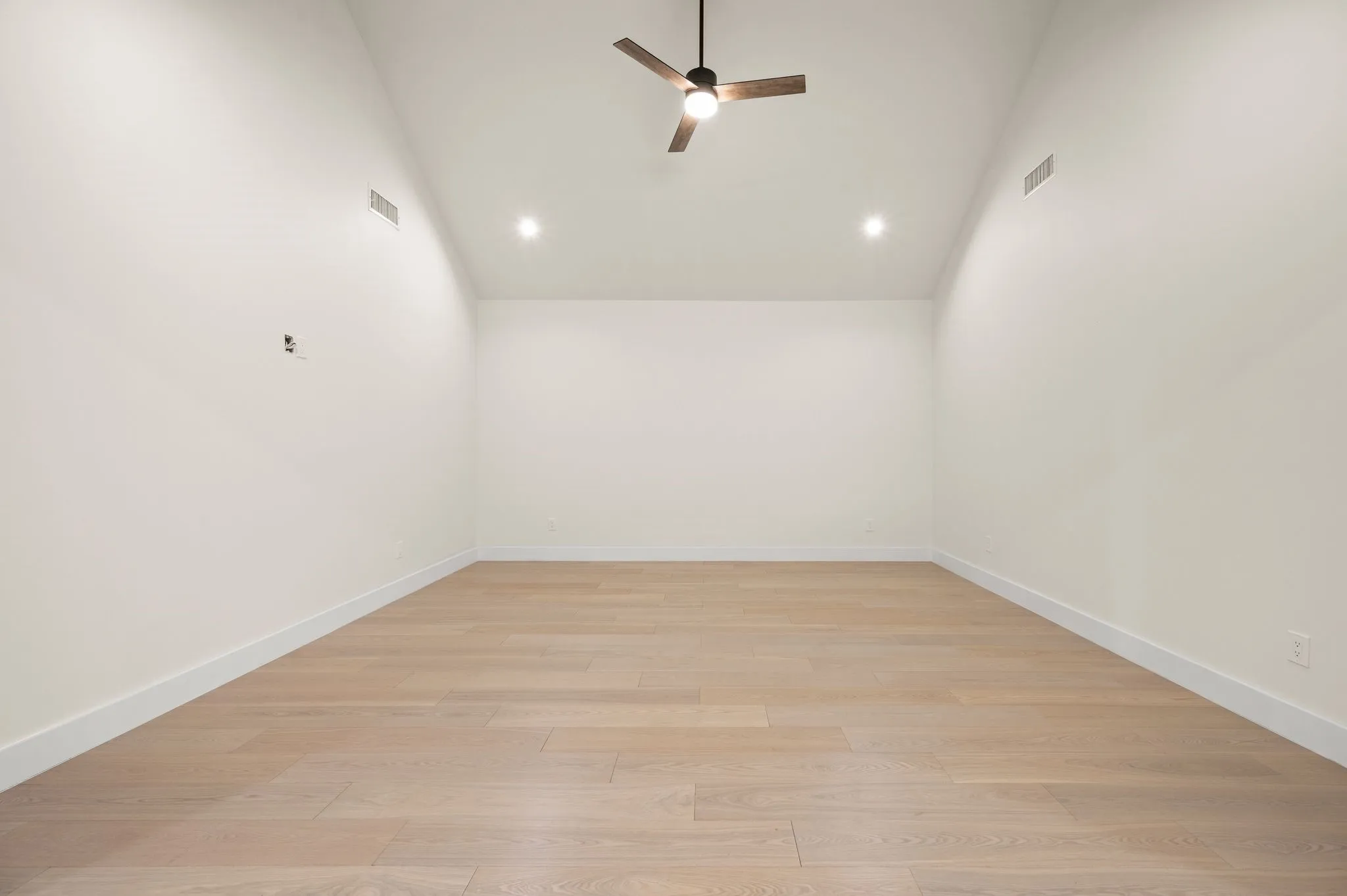 Single Family Residence For Rent in Dallas County , 3443 Umyousef Court, Irving, Texas 75038, 4 Bedroom, 5 Bathroom, 2 Garage spaces, 3,200 Sqft, built in 2025, mls#21367944, Real Estate Agent in Irving, Homes For Rent in Dallas county, Homes For Rent in Irving, Realtor in Irving Texas, Real Estate Brokerage Independent Realty Texas, Luminita Cordes Realtor