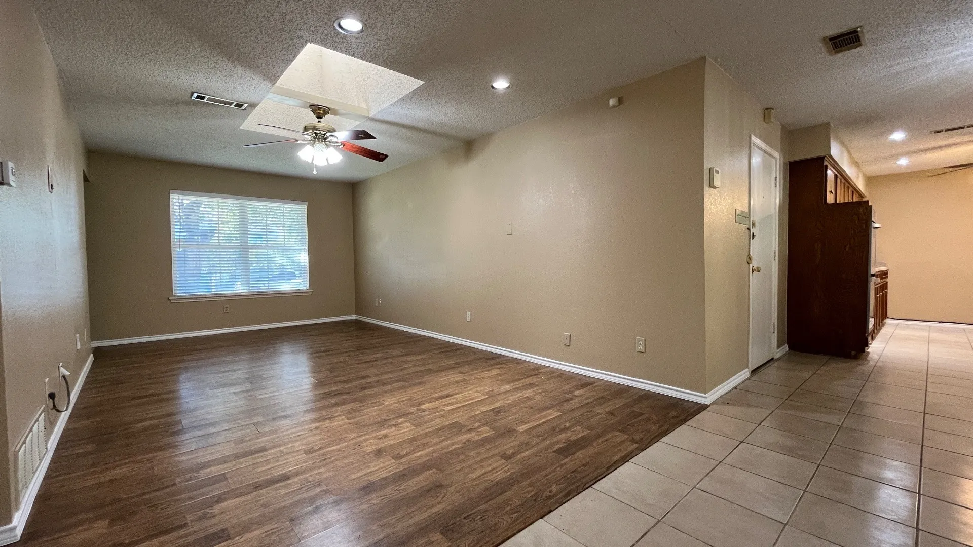 Single Family Residence For Rent in Dallas County , 14506 Ablon Drive, Farmers Branch, Texas 75234, 3 Bedroom, 2 Bathroom, 2 Garage spaces, 1,495 Sqft, built in 1968, mls#21367950, Real Estate Agent in Farmers Branch, Homes For Rent in Dallas county, Homes For Rent in Farmers Branch, Realtor in Farmers Branch Texas, Real Estate Brokerage Independent Realty Texas, Luminita Cordes Realtor