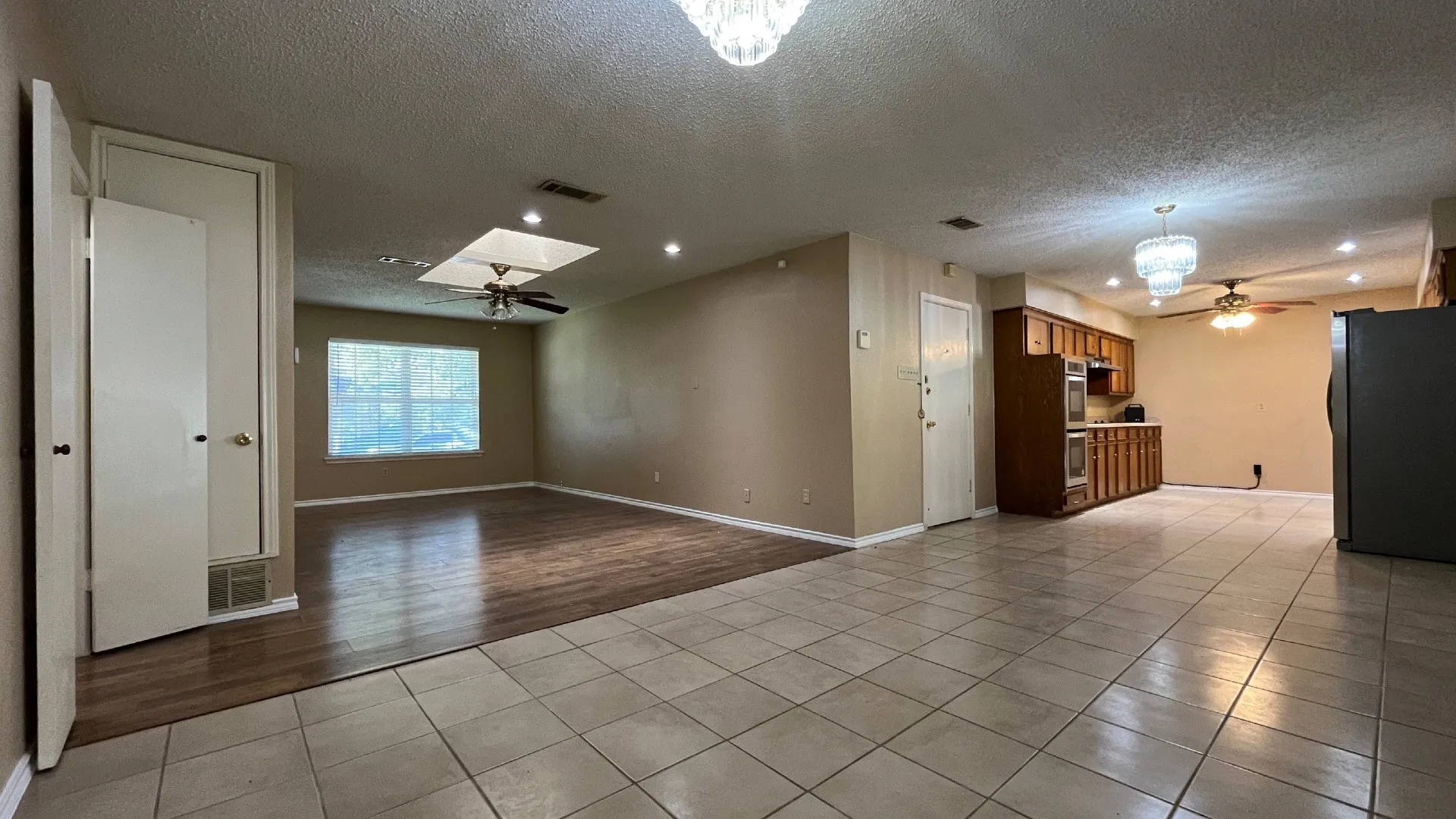 Single Family Residence For Rent in Dallas County , 14506 Ablon Drive, Farmers Branch, Texas 75234, 3 Bedroom, 2 Bathroom, 2 Garage spaces, 1,495 Sqft, built in 1968, mls#21367950, Real Estate Agent in Farmers Branch, Homes For Rent in Dallas county, Homes For Rent in Farmers Branch, Realtor in Farmers Branch Texas, Real Estate Brokerage Independent Realty Texas, Luminita Cordes Realtor