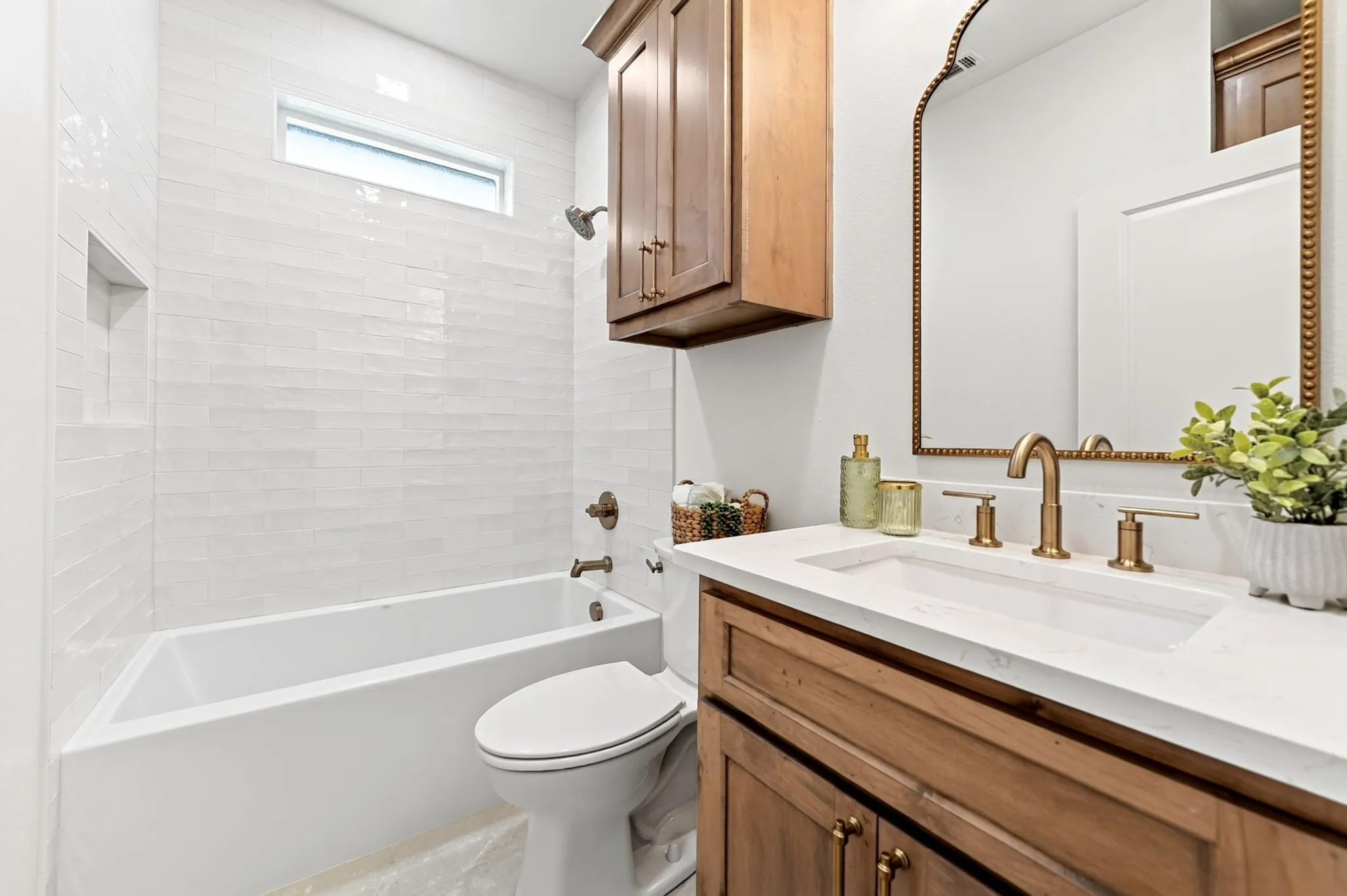 Second bathroom featuring a a tiled shower/bath & single sink vanity