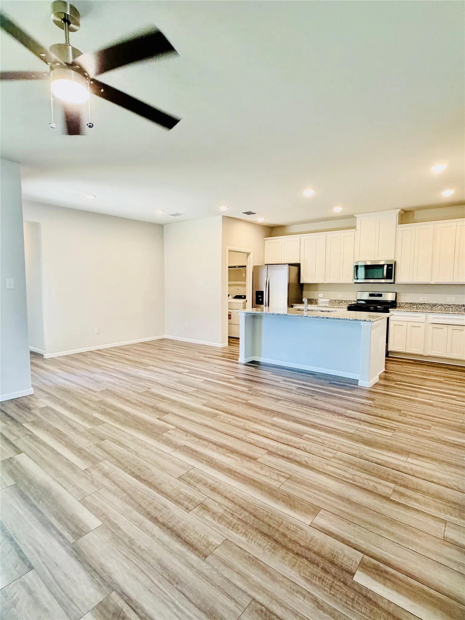 Single Family Residence For Rent in Collin County , 725 Santa Lucia Drive, Anna, Texas 75409, 3 Bedroom, 3 Bathroom, 2 Garage spaces, 1,777 Sqft, built in 2024, mls#21367934, Real Estate Agent in Anna, Homes For Rent in Collin county, Homes For Rent in Anna, Realtor in Anna Texas, Real Estate Brokerage Independent Realty Texas, Luminita Cordes Realtor