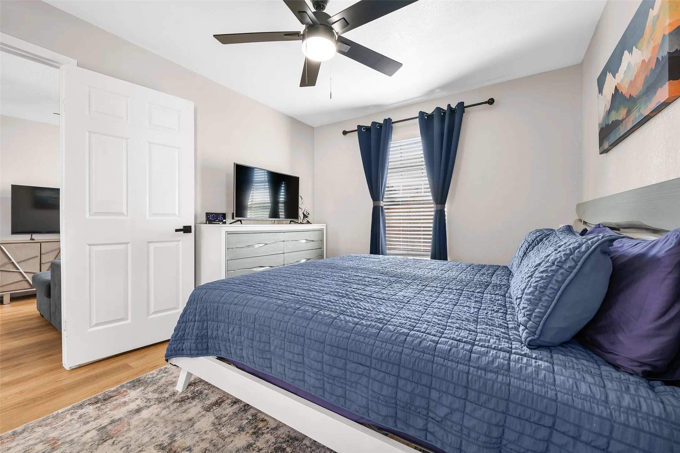 Condominium For Sale in Tarrant County , 1712 Crest Point Drive, Arlington, Texas 76012, 1 Bedroom, 1 Bathroom, Garage spaces, 512 Sqft, built in 1983, mls#21367952, Real Estate Agent in Arlington, Homes For Sale in Tarrant county, Homes For Sale in Arlington, Realtor in Arlington Texas, Real Estate Brokerage Independent Realty Texas, Luminita Cordes Realtor