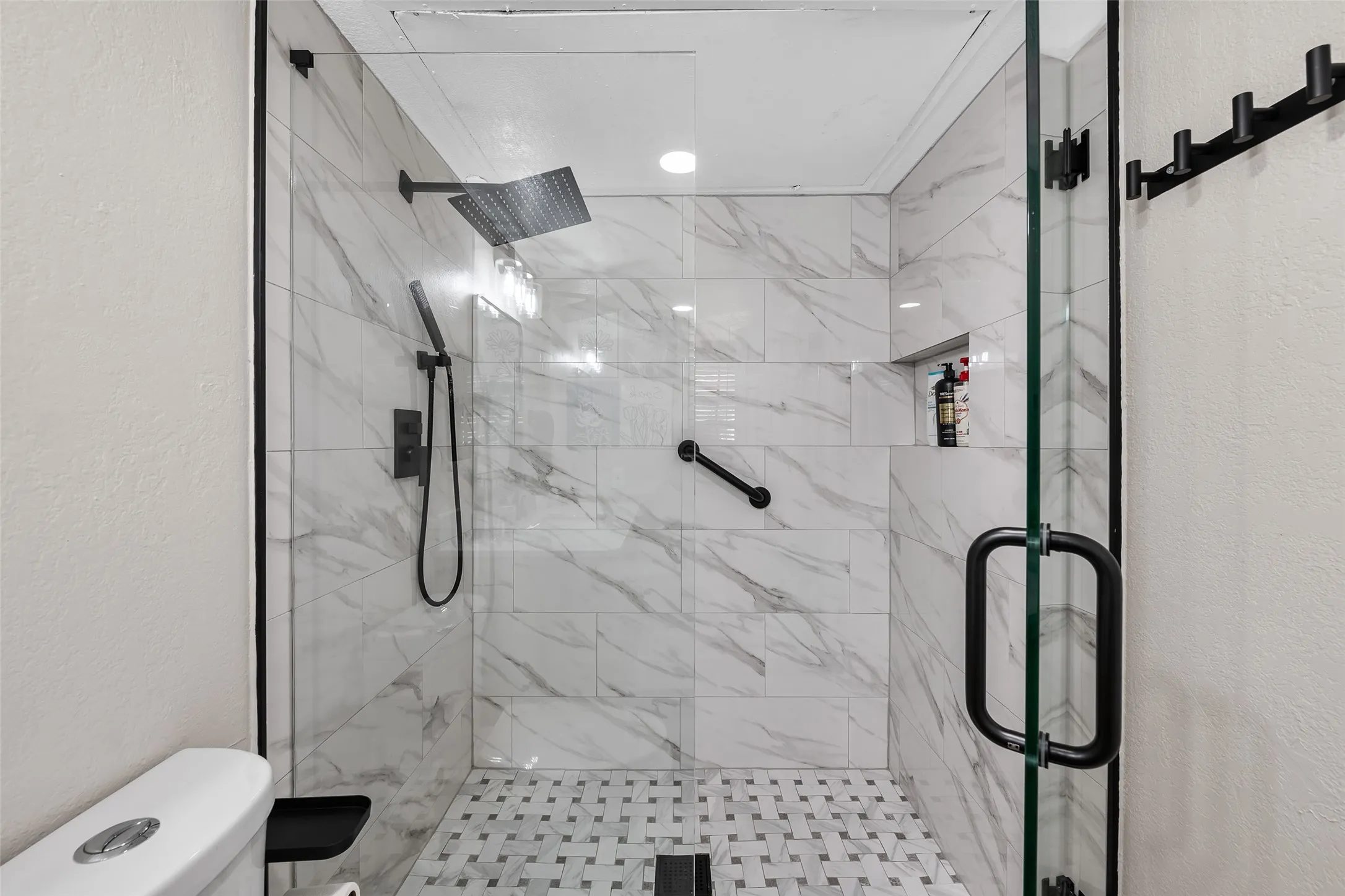 Condominium For Sale in Tarrant County , 1712 Crest Point Drive, Arlington, Texas 76012, 1 Bedroom, 1 Bathroom, Garage spaces, 512 Sqft, built in 1983, mls#21367952, Real Estate Agent in Arlington, Homes For Sale in Tarrant county, Homes For Sale in Arlington, Realtor in Arlington Texas, Real Estate Brokerage Independent Realty Texas, Luminita Cordes Realtor