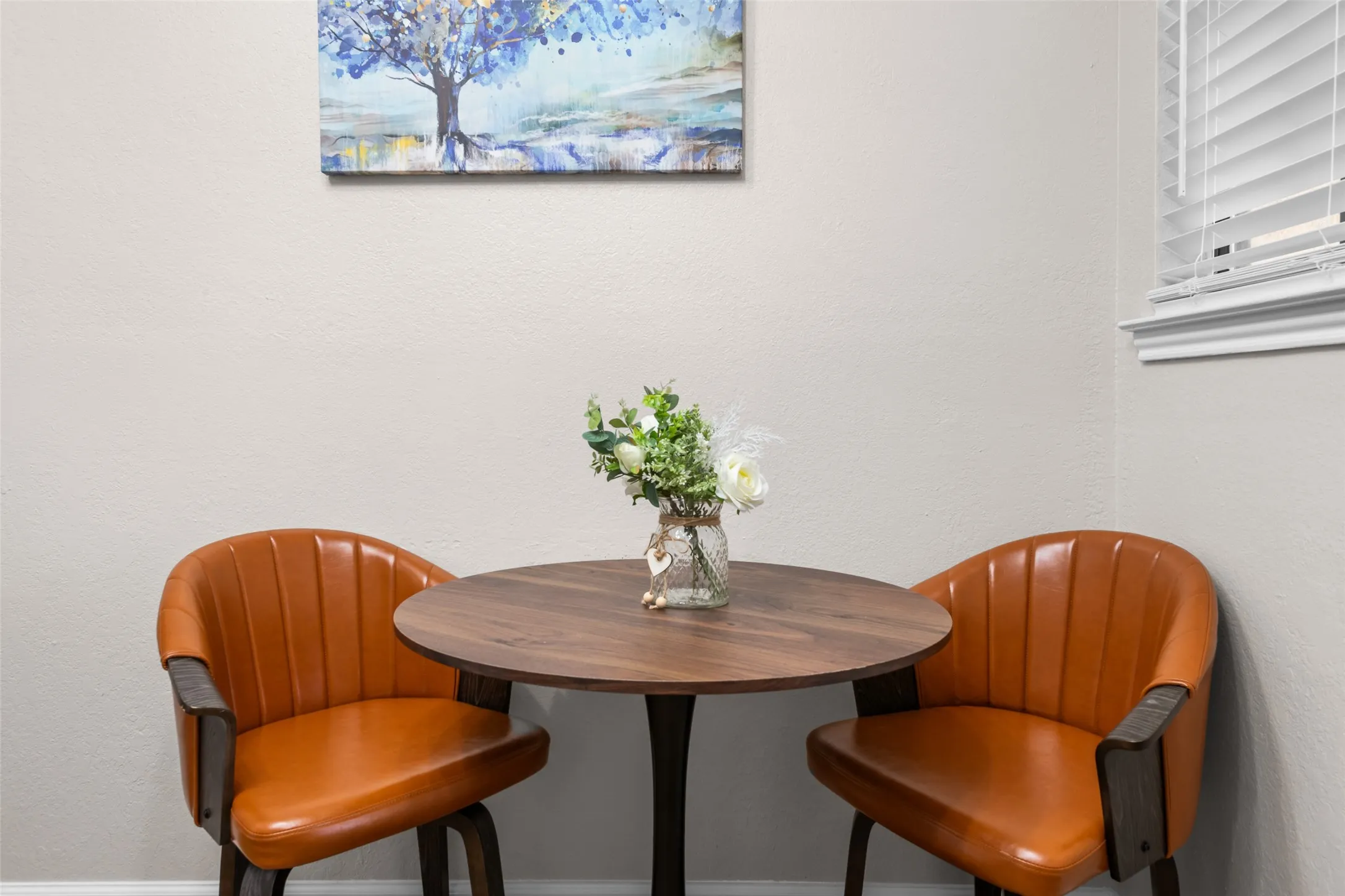 Condominium For Sale in Tarrant County , 1712 Crest Point Drive, Arlington, Texas 76012, 1 Bedroom, 1 Bathroom, Garage spaces, 512 Sqft, built in 1983, mls#21367952, Real Estate Agent in Arlington, Homes For Sale in Tarrant county, Homes For Sale in Arlington, Realtor in Arlington Texas, Real Estate Brokerage Independent Realty Texas, Luminita Cordes Realtor