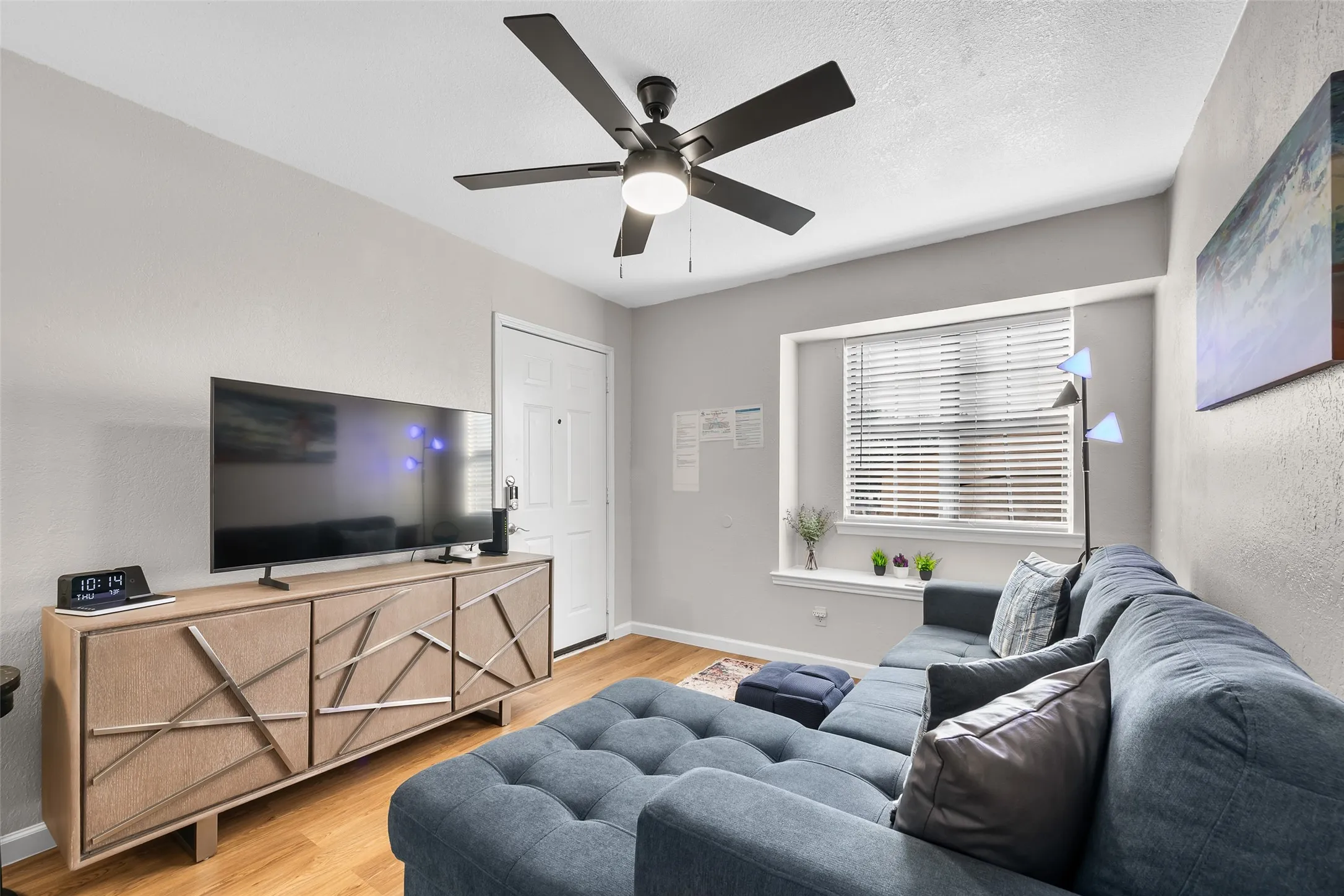 Condominium For Sale in Tarrant County , 1712 Crest Point Drive, Arlington, Texas 76012, 1 Bedroom, 1 Bathroom, Garage spaces, 512 Sqft, built in 1983, mls#21367952, Real Estate Agent in Arlington, Homes For Sale in Tarrant county, Homes For Sale in Arlington, Realtor in Arlington Texas, Real Estate Brokerage Independent Realty Texas, Luminita Cordes Realtor